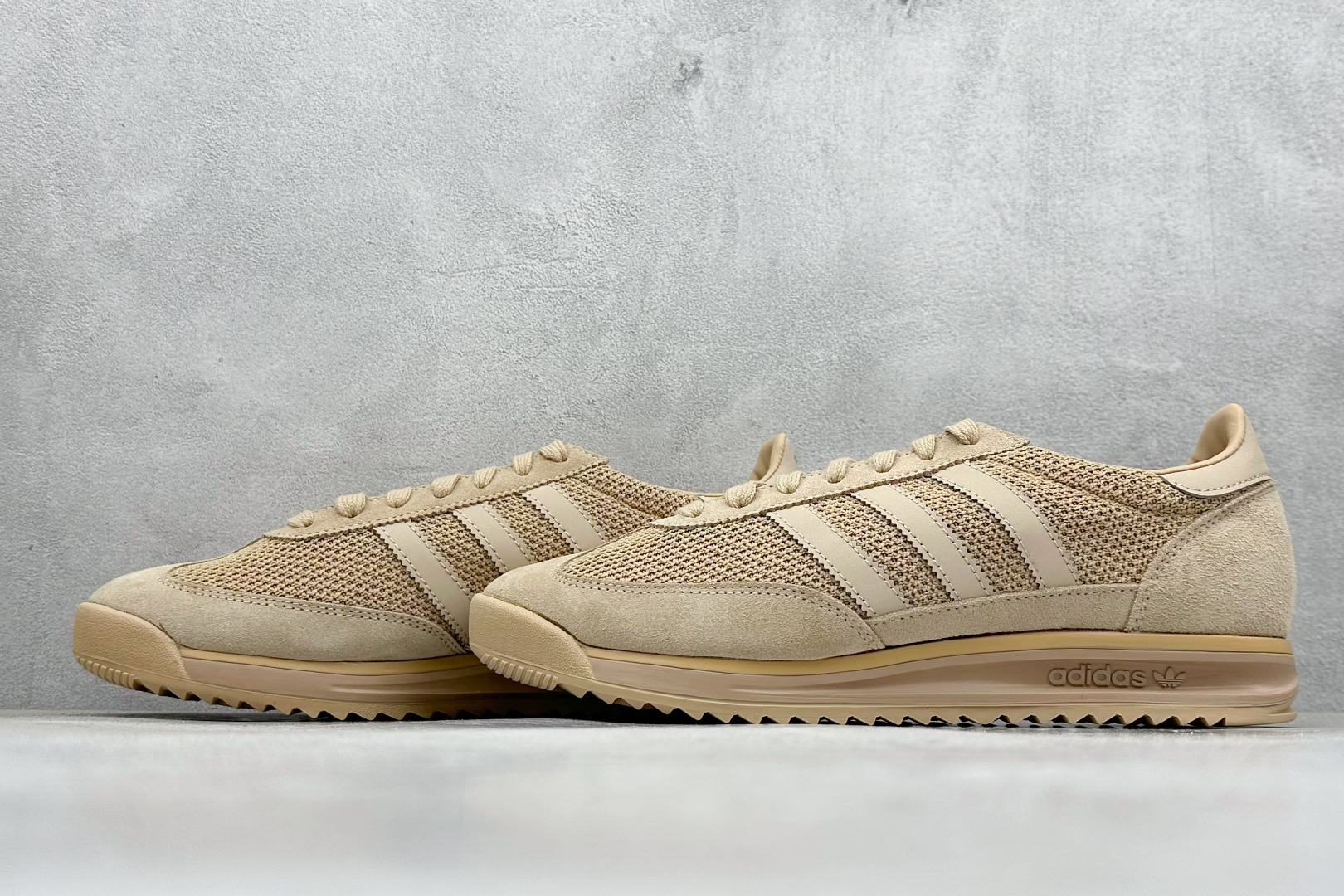 180 adidoriginals SL 72RS 超轻便透气复古慢跑鞋  JH5104