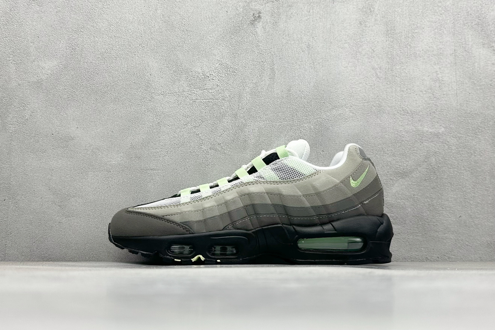 260 Nike Air Max 95 复古减震气垫跑鞋 CD7495-101