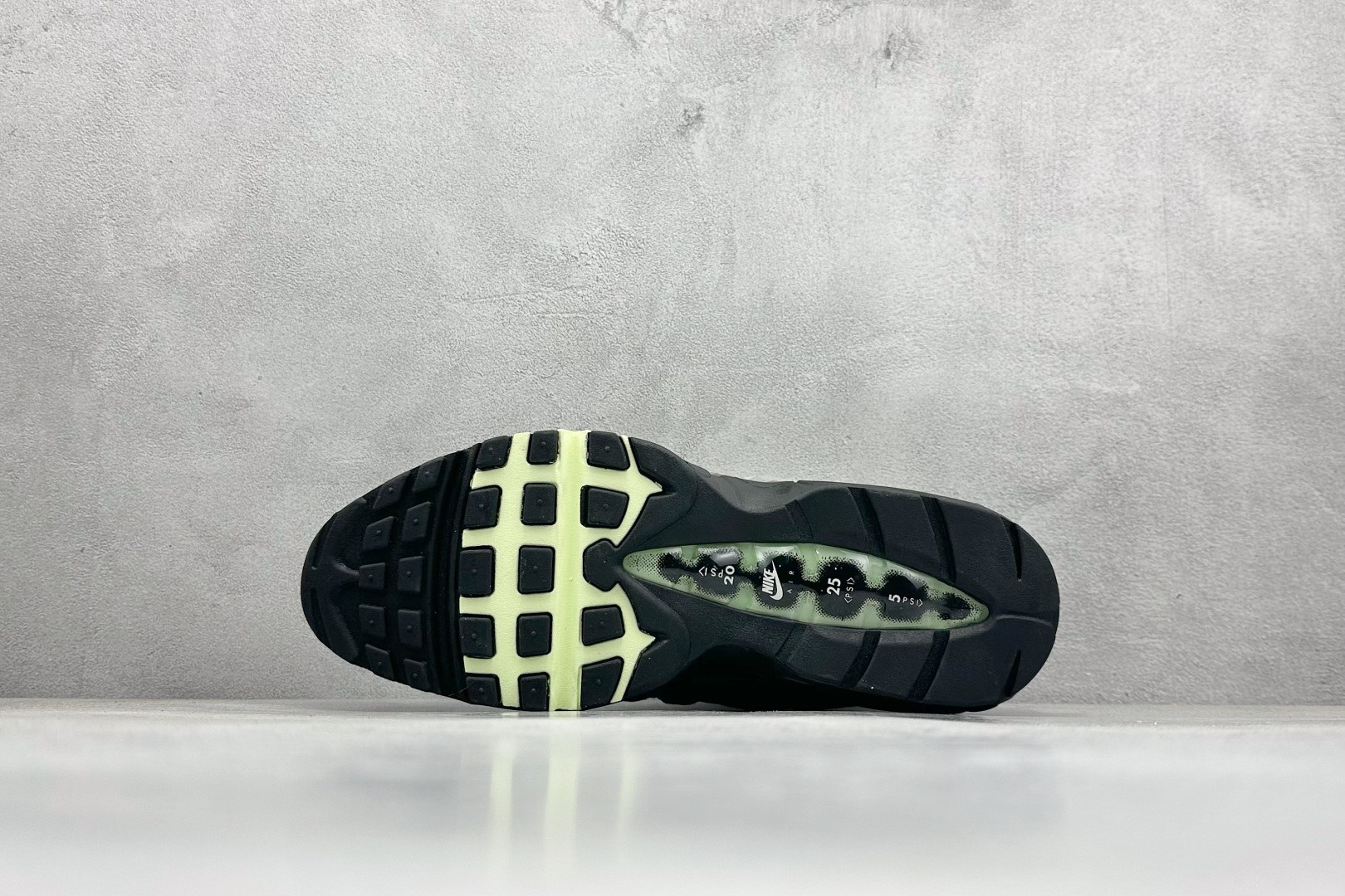 260 Nike Air Max 95 复古减震气垫跑鞋 CD7495-101
