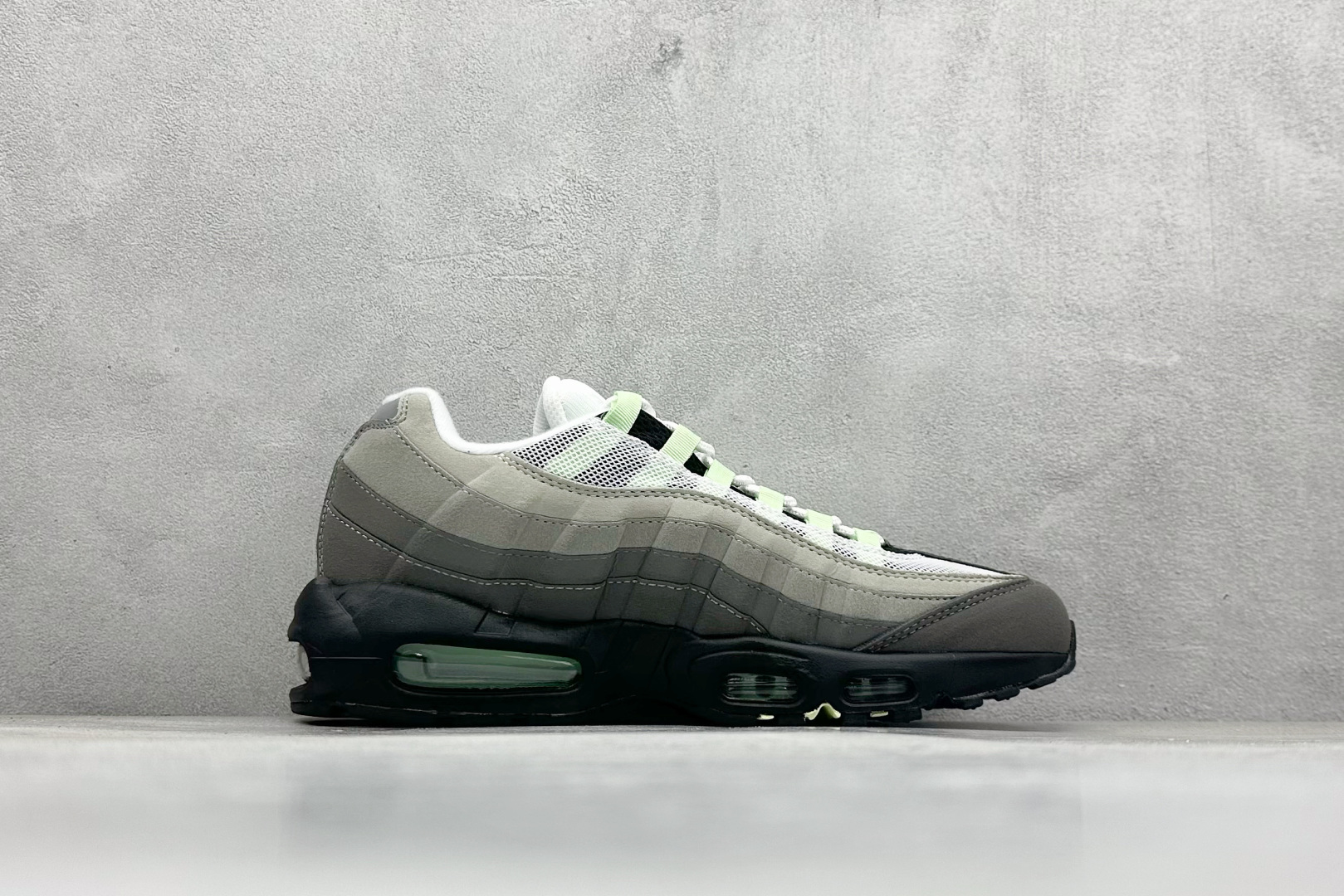 260 Nike Air Max 95 复古减震气垫跑鞋 CD7495-101