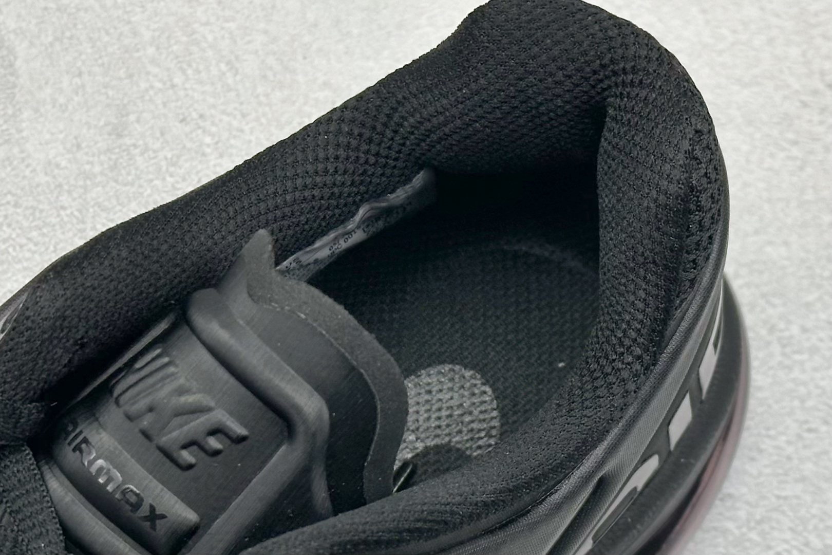 180 Nk Air Max 2013 耐克复古透气网布气垫跑鞋  FZ3156-010