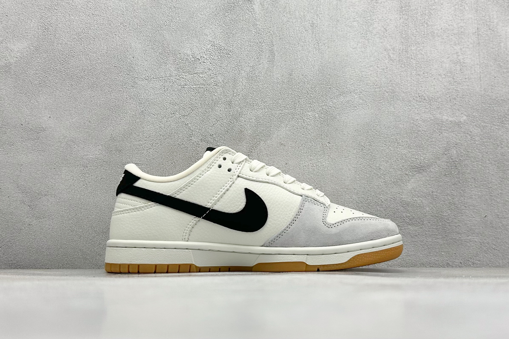 图片[2]-福利特价  Nk SB Dunk Low 黑8联名-米灰黑生胶 周年高端定制 低帮休闲板鞋  #定制鞋盒 大厂纯原品质出货 超高清洁度 皮料切割干净无任何毛边 细节完美 货号：CH6336-227  尺码：36 36.5 37.5 38 38.5 39 40 40.5 41 42 42.5 43 44 44.5 45-选品中心