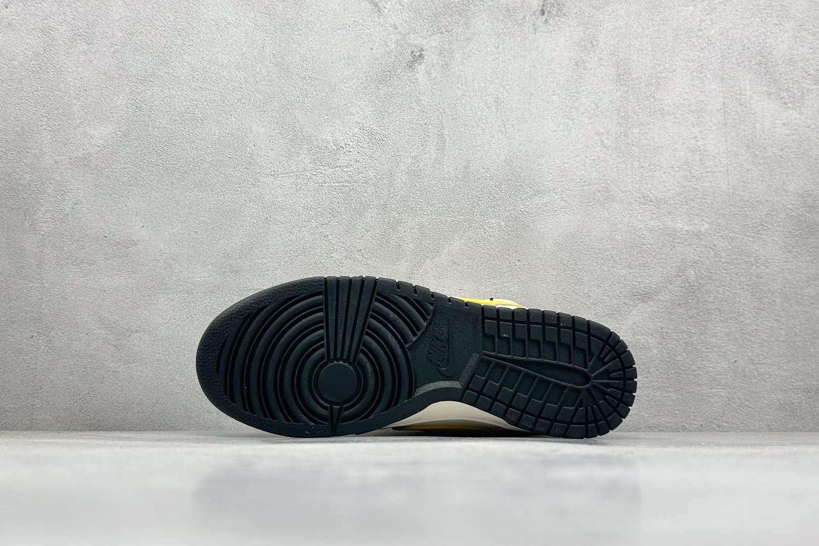 
Nike SB Dunk Low 蛇年限定 黄红双钩绑带
纯原大厂出品 极力推荐
原装头层材料 独家版
