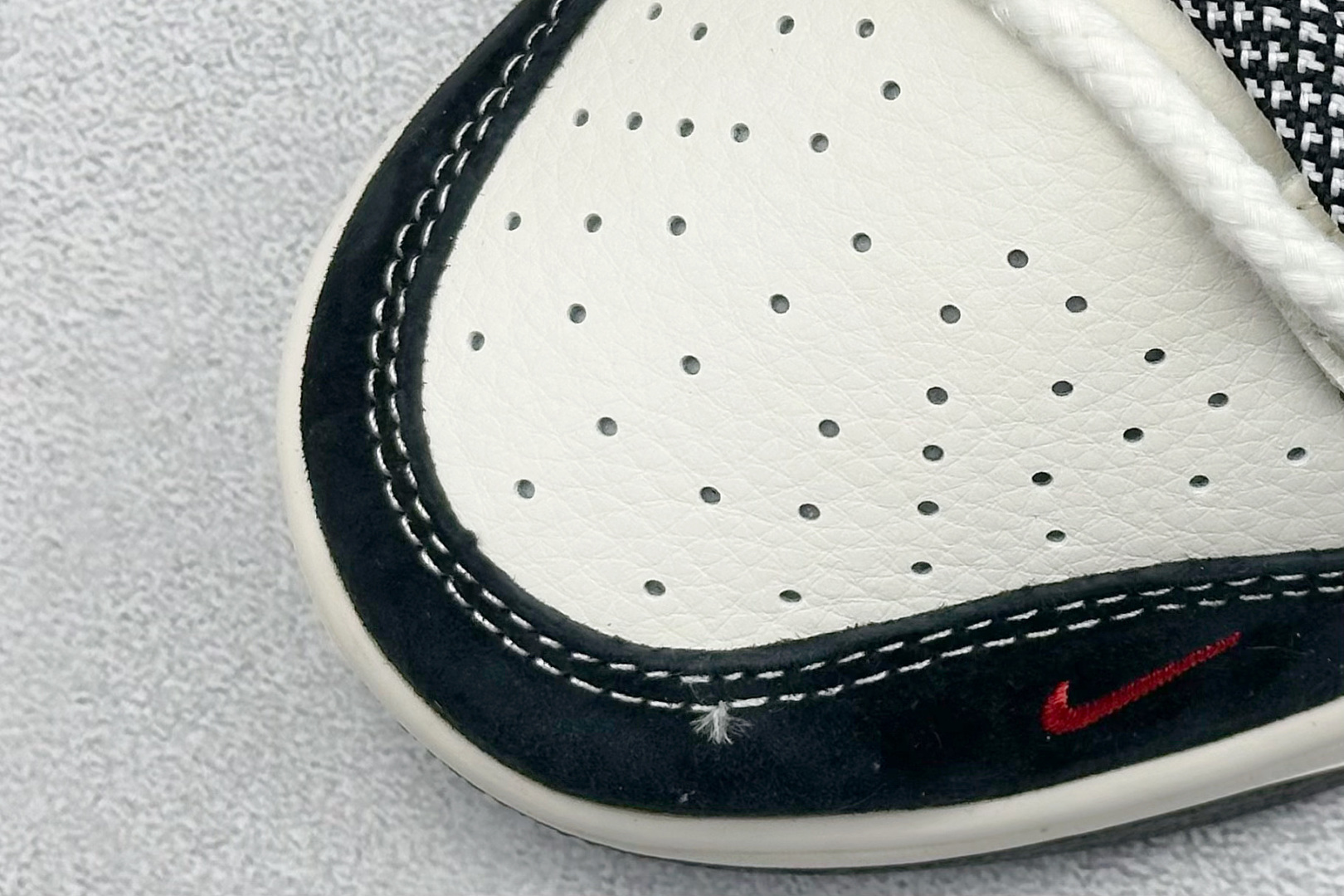 图片[7]-Nike SB Dunk Low x Stussy 米黑红小钩绑带 纯原大厂出品 极力推荐 原装头层材料 独家版型蒸餾加工 帶來的是更好的视觉和脚感体验 大厂纯原品质出货 清洁度 电绣工艺 皮料切割干净无任何毛边 细节完美 货号：SJ2068 311 尺码：36 36.5 37.5 38 38.5 39 40 40.5 41 42 42.5 43 44 44.5 45-选品中心