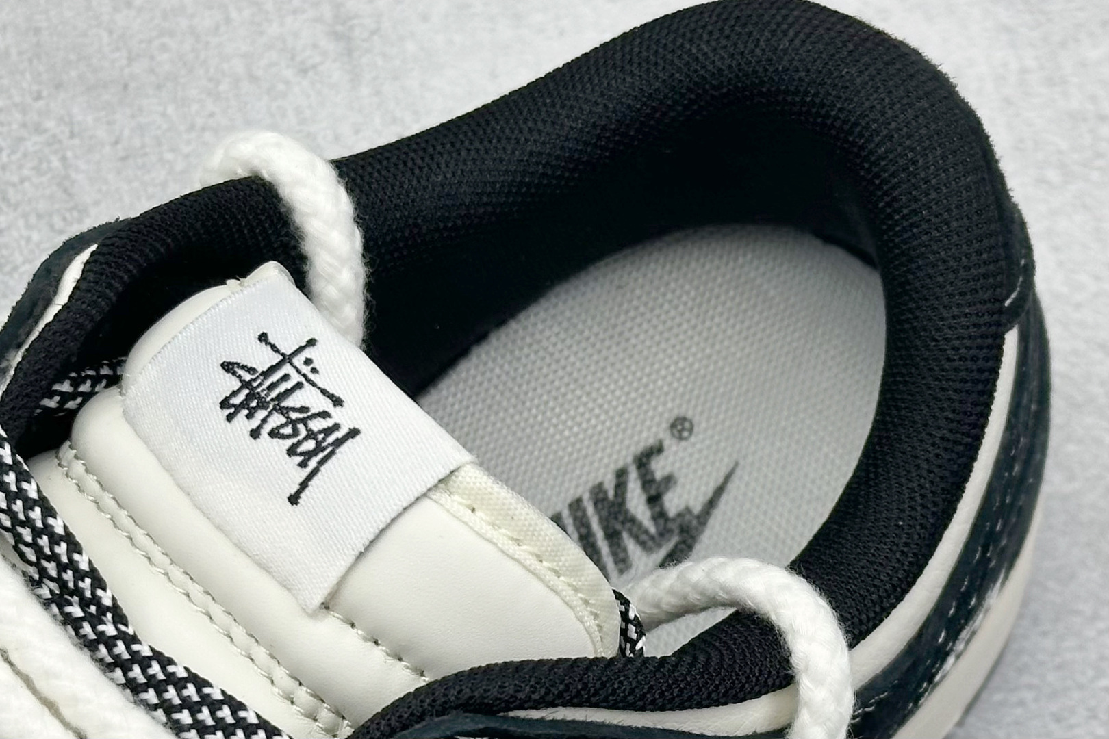 图片[8]-Nike SB Dunk Low x Stussy 米黑红小钩绑带 纯原大厂出品 极力推荐 原装头层材料 独家版型蒸餾加工 帶來的是更好的视觉和脚感体验 大厂纯原品质出货 清洁度 电绣工艺 皮料切割干净无任何毛边 细节完美 货号：SJ2068 311 尺码：36 36.5 37.5 38 38.5 39 40 40.5 41 42 42.5 43 44 44.5 45-选品中心