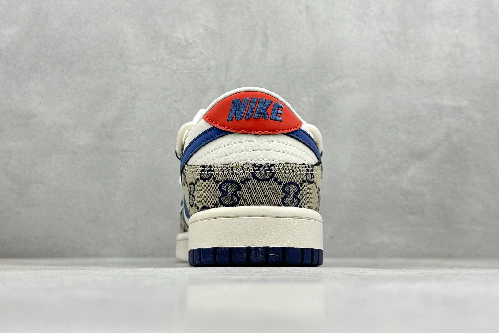 图片[6]-Nike SB Dunk Low x GUCCI 白灰蓝绑带 纯原大厂出品 极力推荐 原装头层材料 独家版型蒸餾加工 帶來的是更好的视觉和脚感体验 大厂纯原品质出货 清洁度 电绣工艺 皮料切割干净无任何毛边 细节完美 货号：SJ2068 317 尺码：36 36.5 37.5 38 38.5 39 40 40.5 41 42 42.5 43 44 44.5 45-选品中心