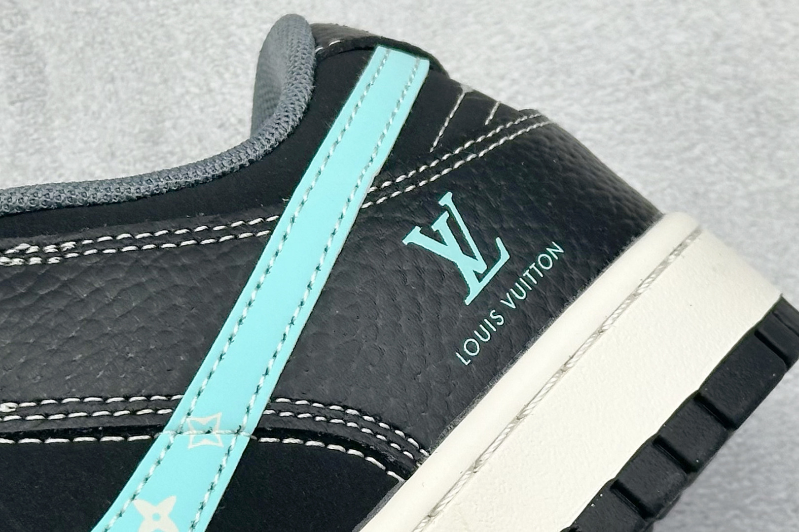 280 Nike SB Dunk Low x Louis Vuitton 黑蓝小勾  JP1628-033