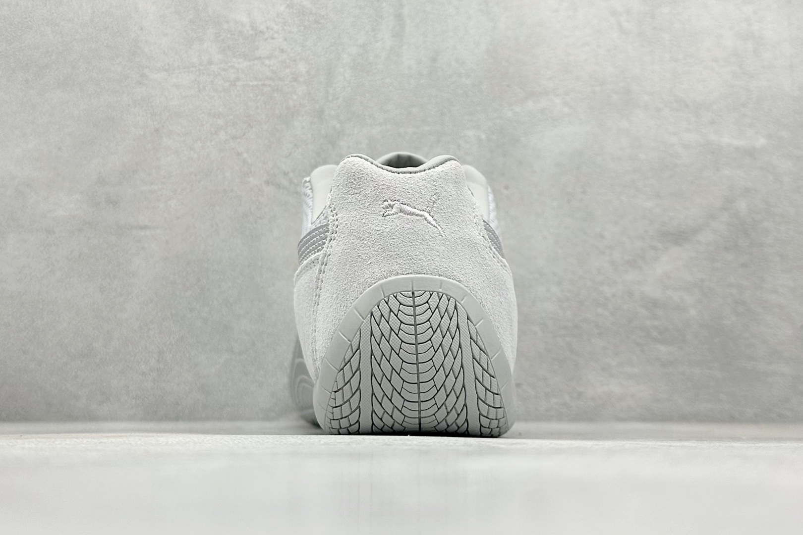 图片[6]-HY性价比Puma Speedcet OG 彪马低帮复古运动休闲赛车跑鞋 以趣味十足又前卫复古的设计引领潮流，将赛道精神融入街头时尚，开启前卫竞速之旅。融入经典配色，主打前卫复古风。鞋款的鞋侧以复古的流线造型，缀以经典Logo，巧妙吸睛；麂皮+网眼融合舒适鞋面，赋予了独特的个性美学，演绎赛车的无尽能量。 货号：403902-02 尺码：36-45-选品中心