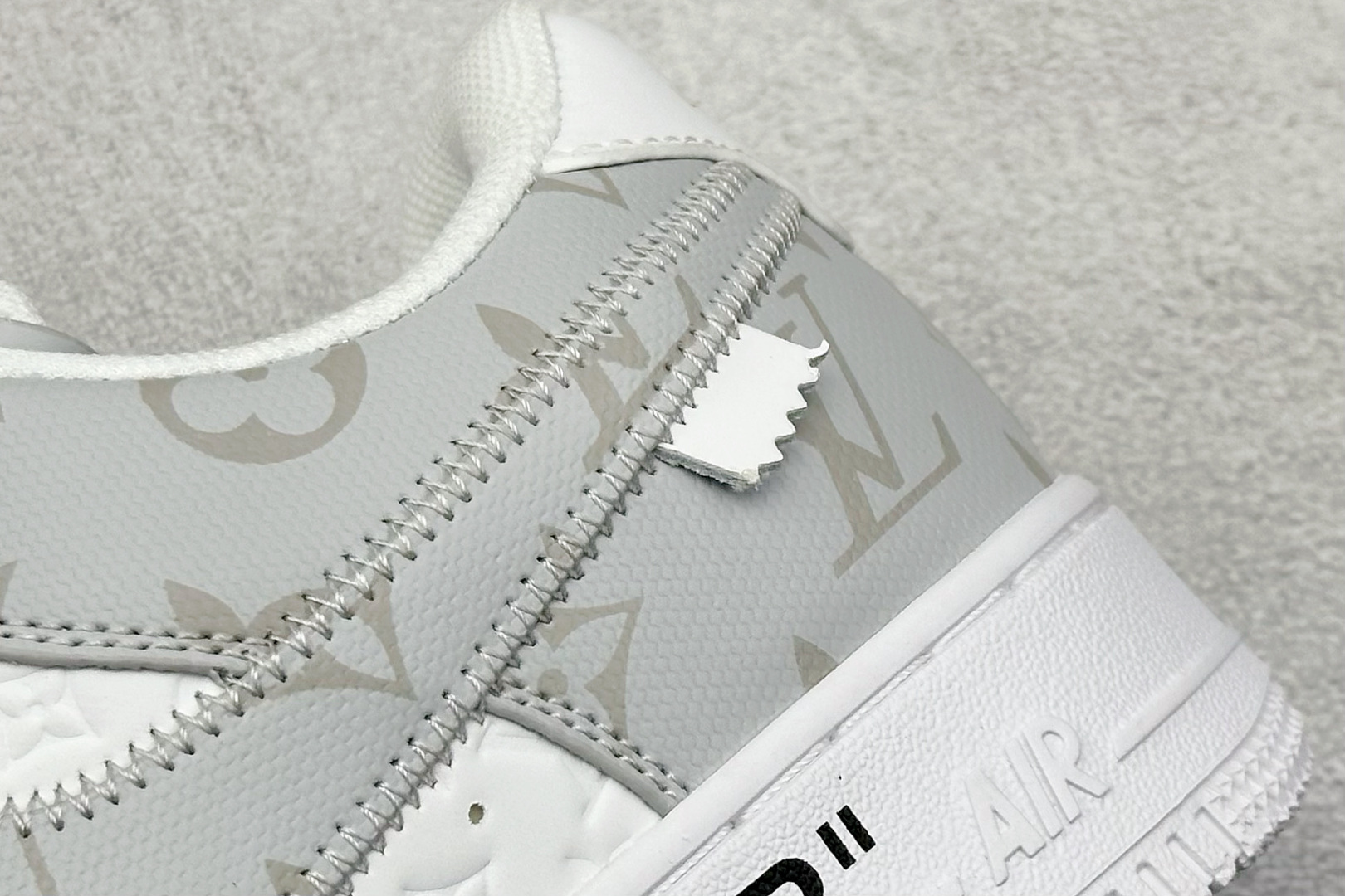 图片[9]-YH版 LV x Air Force 1 Low 联名印花 原楦头原纸板 打造纯正空军版型 #专注外贸渠道 全掌内置蜂窝气垫 #原盒配件 原厂中底钢印、拉帮完美 官方同步上架 货号：MS0232 尺码：40-46-选品中心