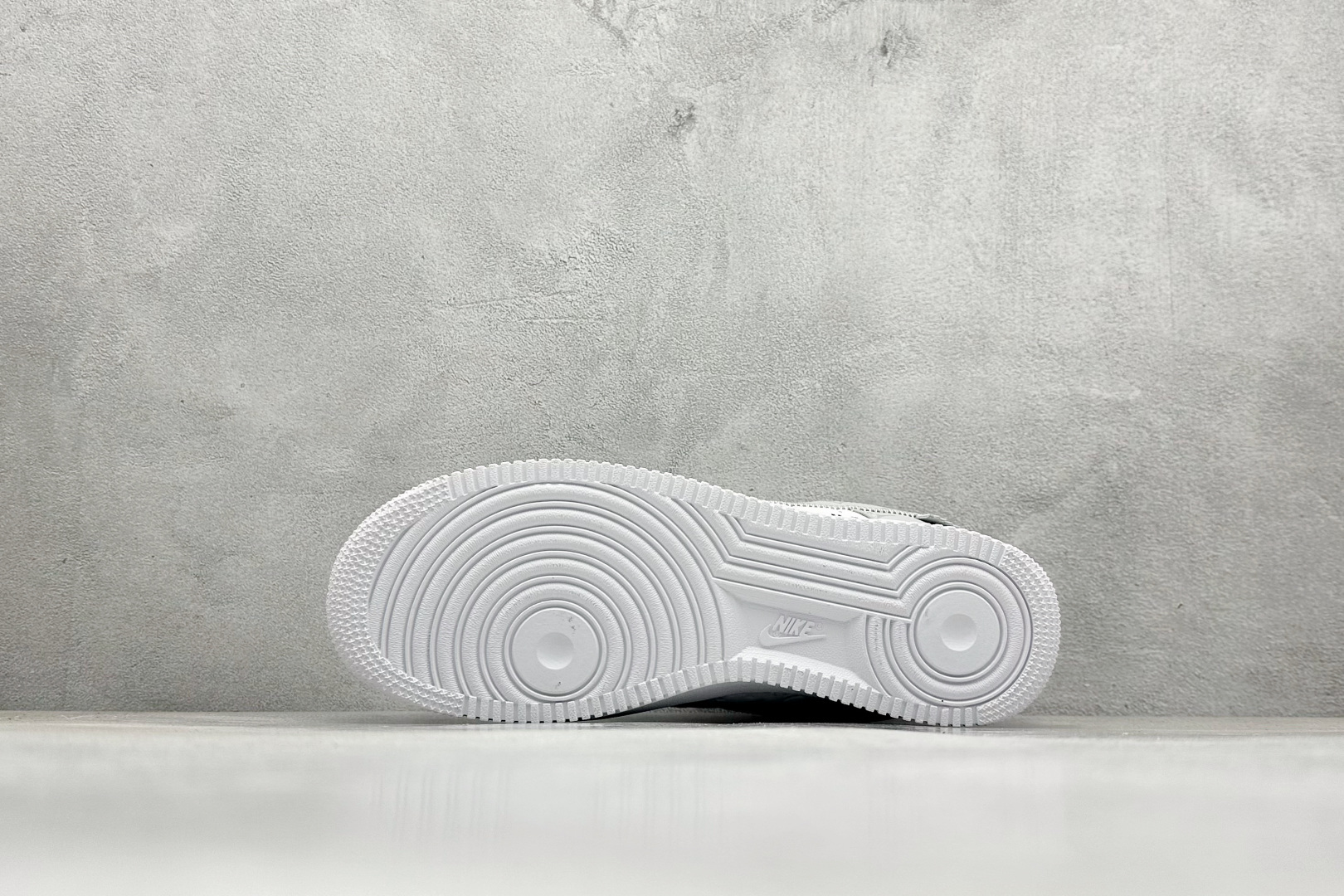 图片[4]-YH版 LV x Air Force 1 Low 联名印花 原楦头原纸板 打造纯正空军版型 #专注外贸渠道 全掌内置蜂窝气垫 #原盒配件 原厂中底钢印、拉帮完美 官方同步上架 货号：MS0232 尺码：40-46-选品中心