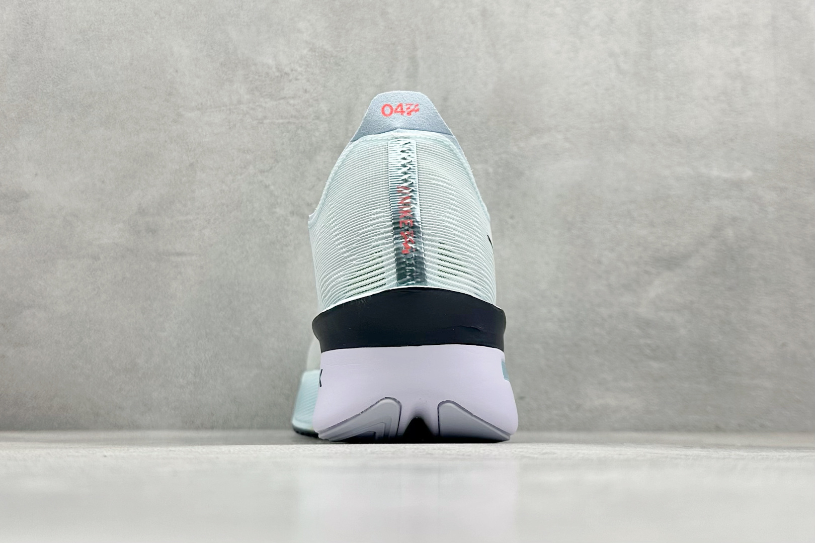 260 F版Nike ZoomX Vaporfly NEXT% 4 马拉松系列公路竞速超轻缓震跑步鞋 HF6412-400