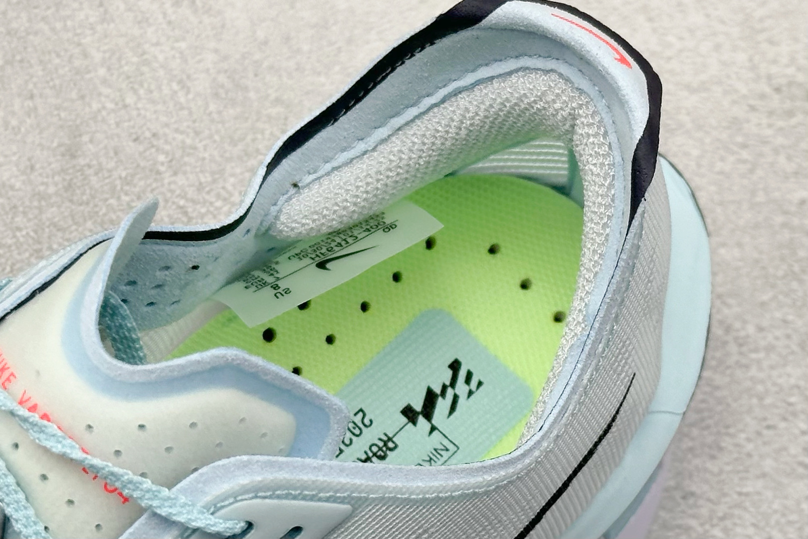 260 F版Nike ZoomX Vaporfly NEXT% 4 马拉松系列公路竞速超轻缓震跑步鞋 HF6412-400