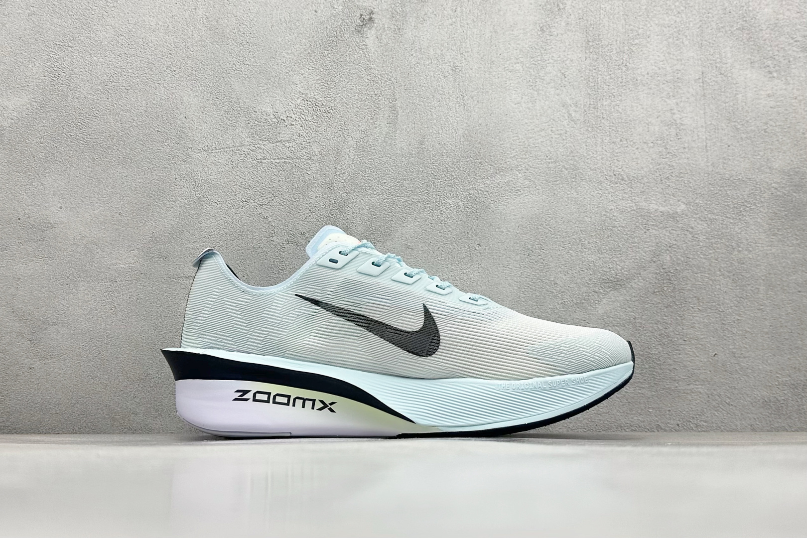 260 F版Nike ZoomX Vaporfly NEXT% 4 马拉松系列公路竞速超轻缓震跑步鞋 HF6412-400