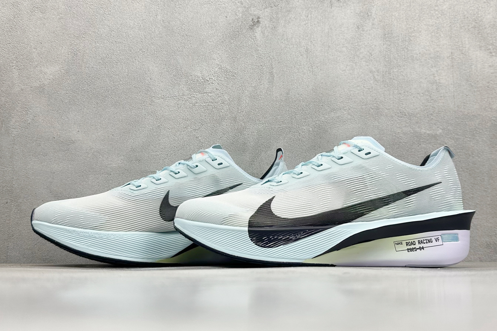 260 F版Nike ZoomX Vaporfly NEXT% 4 马拉松系列公路竞速超轻缓震跑步鞋 HF6412-400