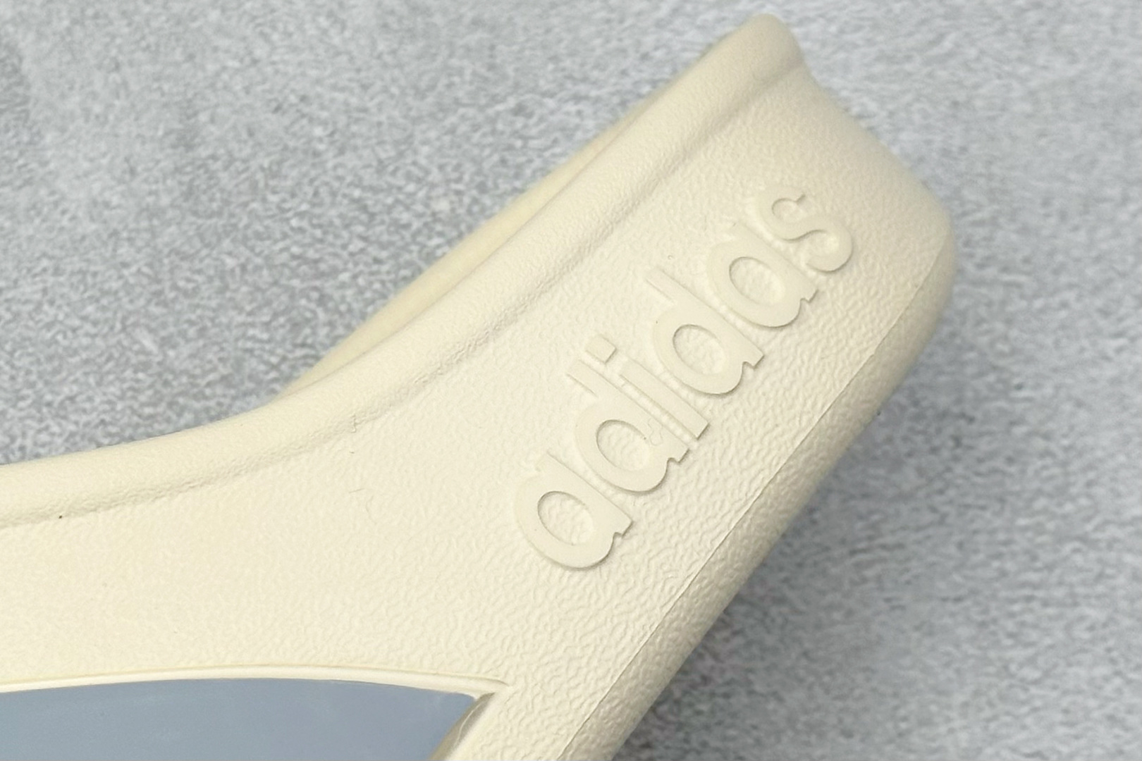 90  YH版AD Adilette Clogs 外穿一体成型防滑运动拖鞋 JH9850