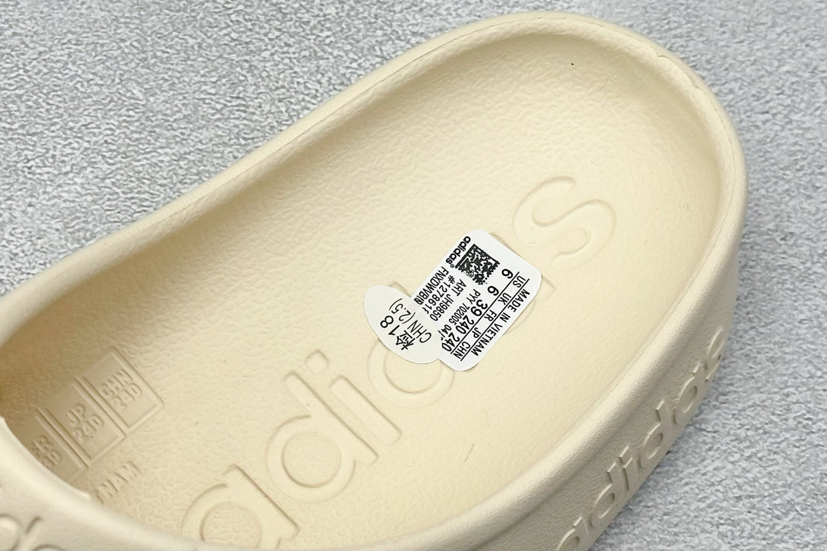 90  YH版AD Adilette Clogs 外穿一体成型防滑运动拖鞋 JH9850