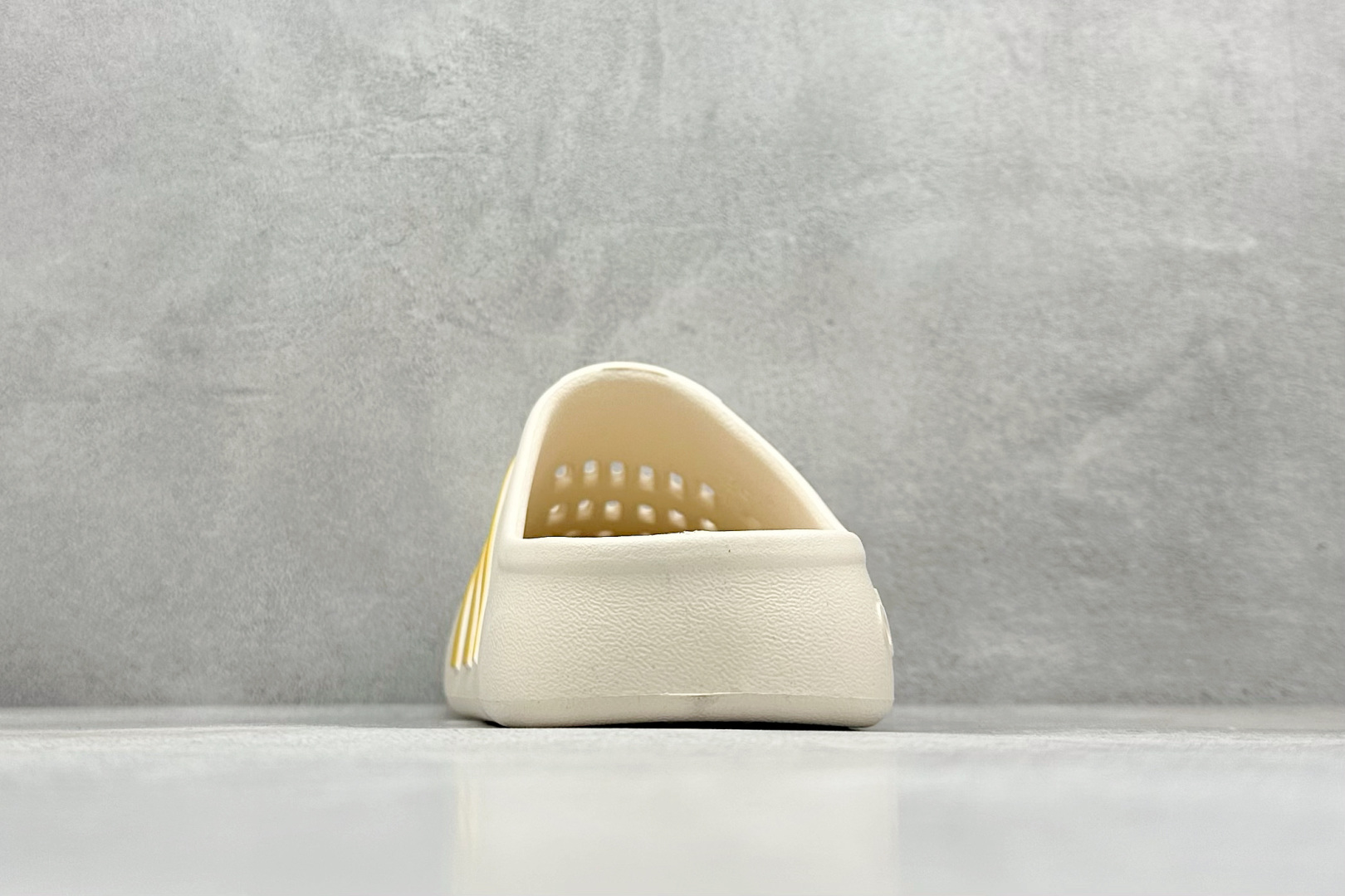 90  YH版AD Adilette Clogs 外穿一体成型防滑运动拖鞋  GY1827