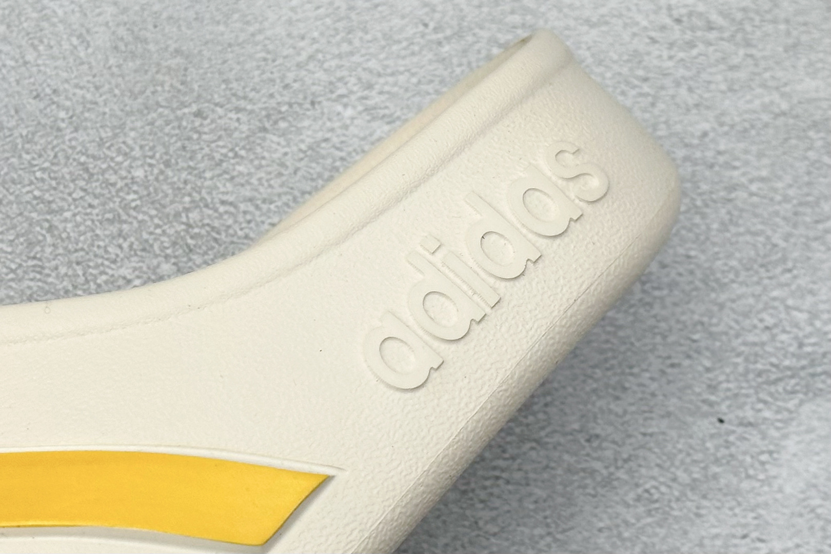 90  YH版AD Adilette Clogs 外穿一体成型防滑运动拖鞋  GY1827