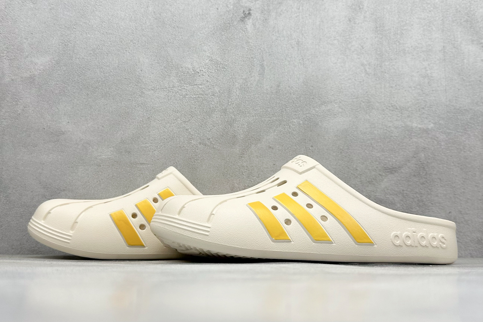 90  YH版AD Adilette Clogs 外穿一体成型防滑运动拖鞋  GY1827