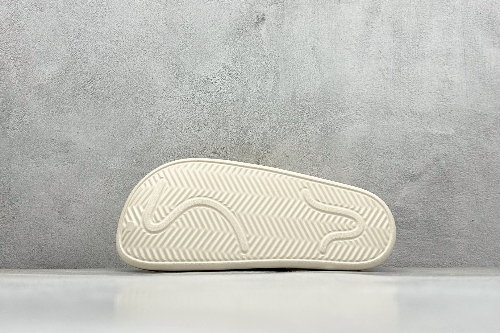 90  YH版AD Adilette Clogs 外穿一体成型防滑运动拖鞋  GY1827