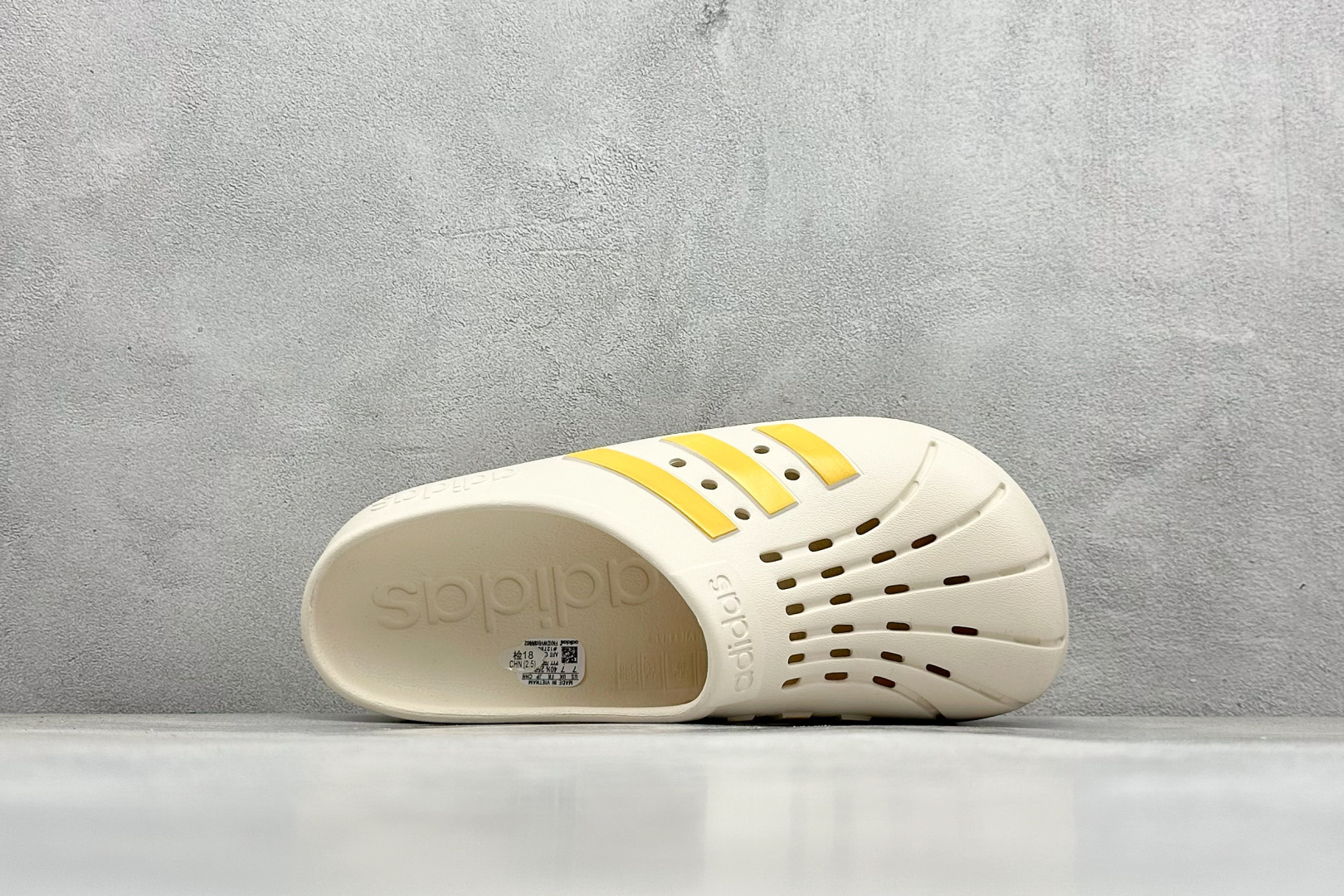 90  YH版AD Adilette Clogs 外穿一体成型防滑运动拖鞋  GY1827