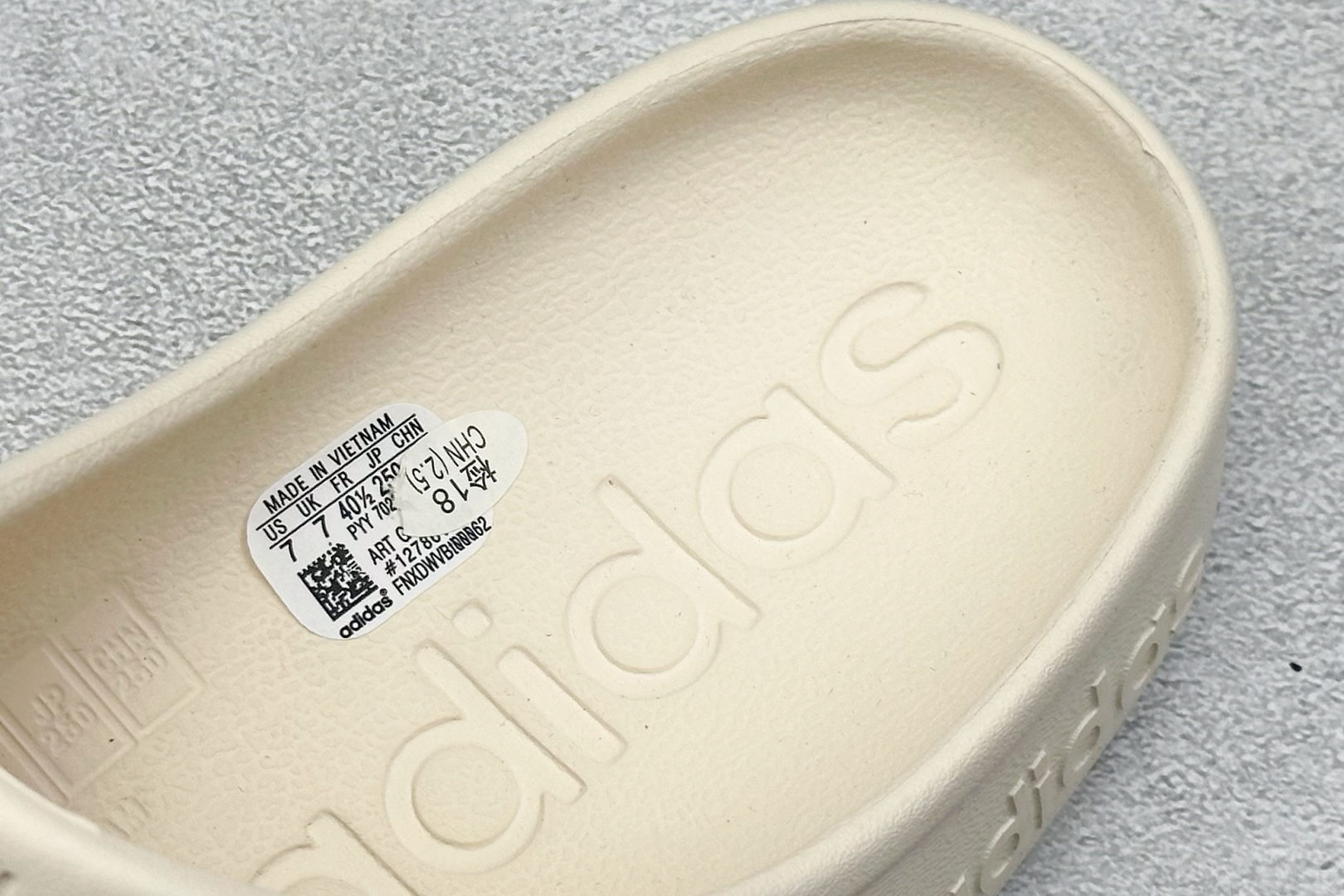 90  YH版AD Adilette Clogs 外穿一体成型防滑运动拖鞋  GY1827