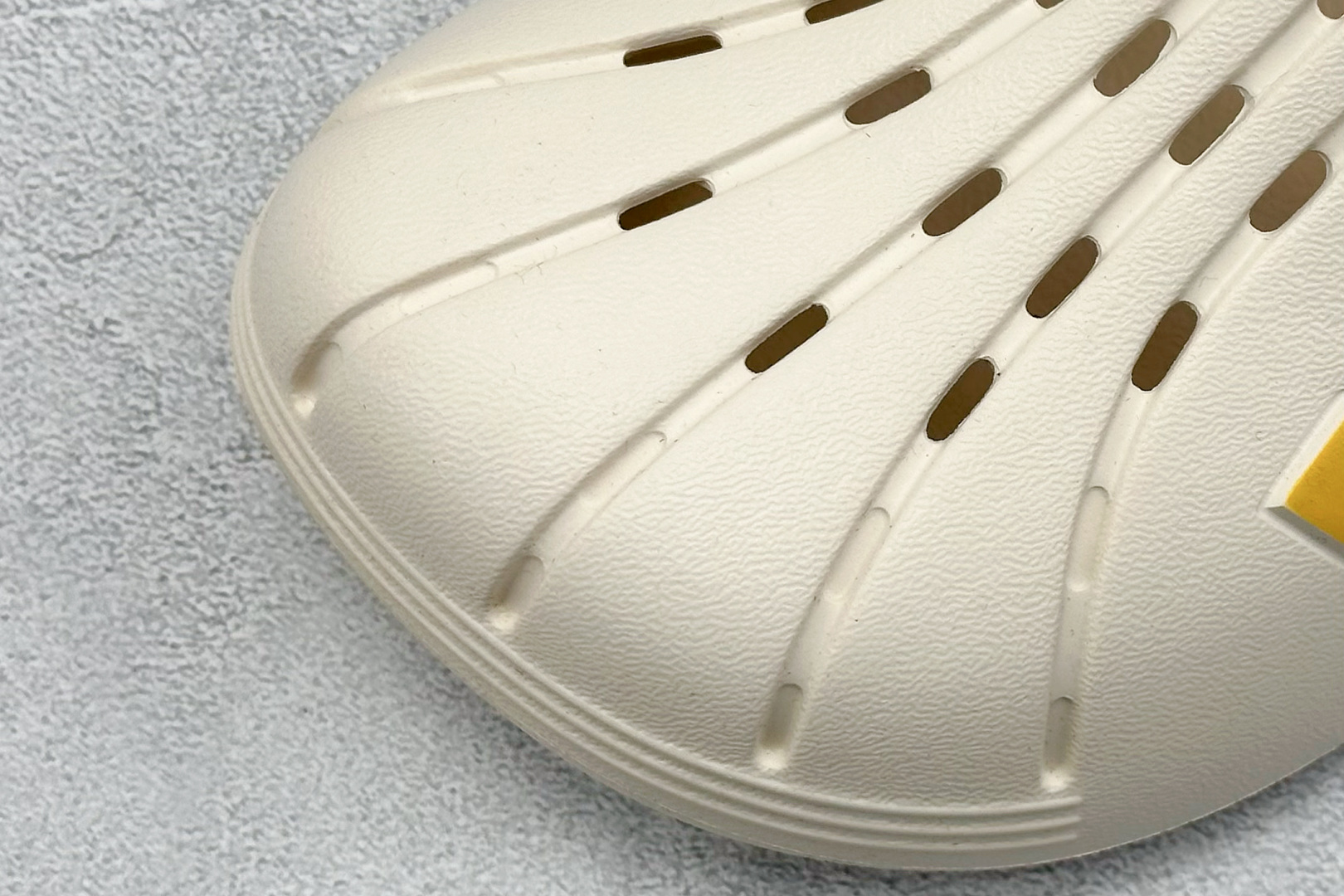 90  YH版AD Adilette Clogs 外穿一体成型防滑运动拖鞋  GY1827