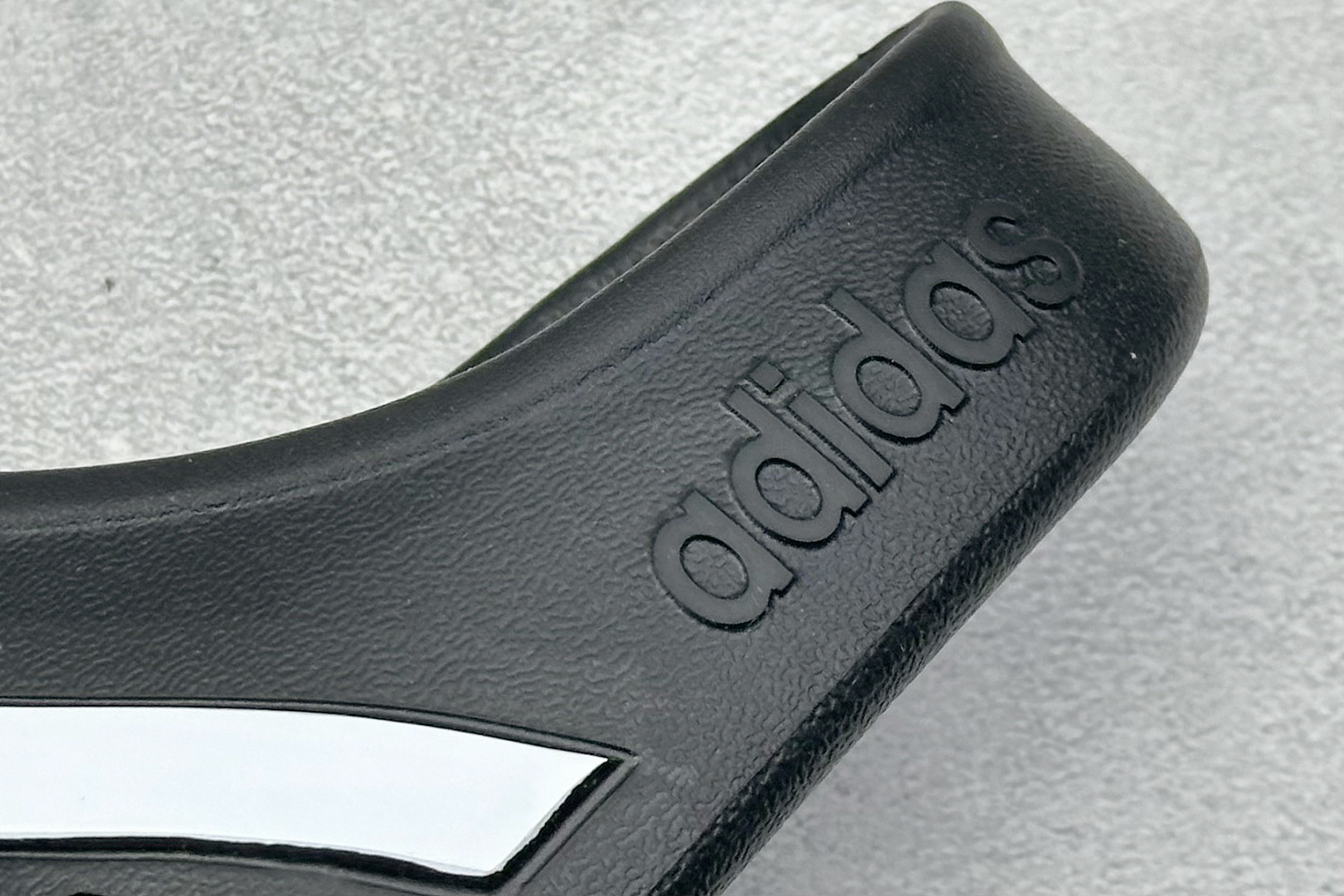 90  YH版AD Adilette Clogs 外穿一体成型防滑运动拖鞋  GZ5886