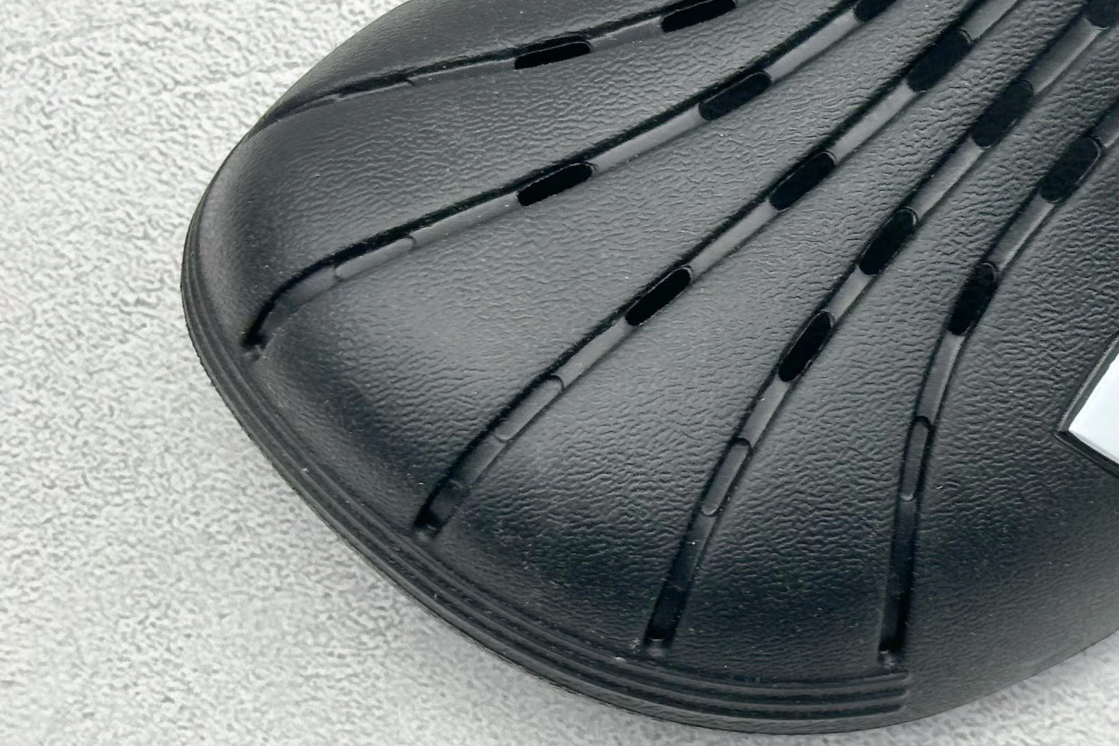 90  YH版AD Adilette Clogs 外穿一体成型防滑运动拖鞋  GZ5886