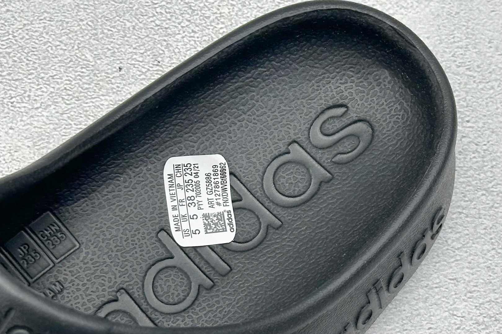 90  YH版AD Adilette Clogs 外穿一体成型防滑运动拖鞋  GZ5886