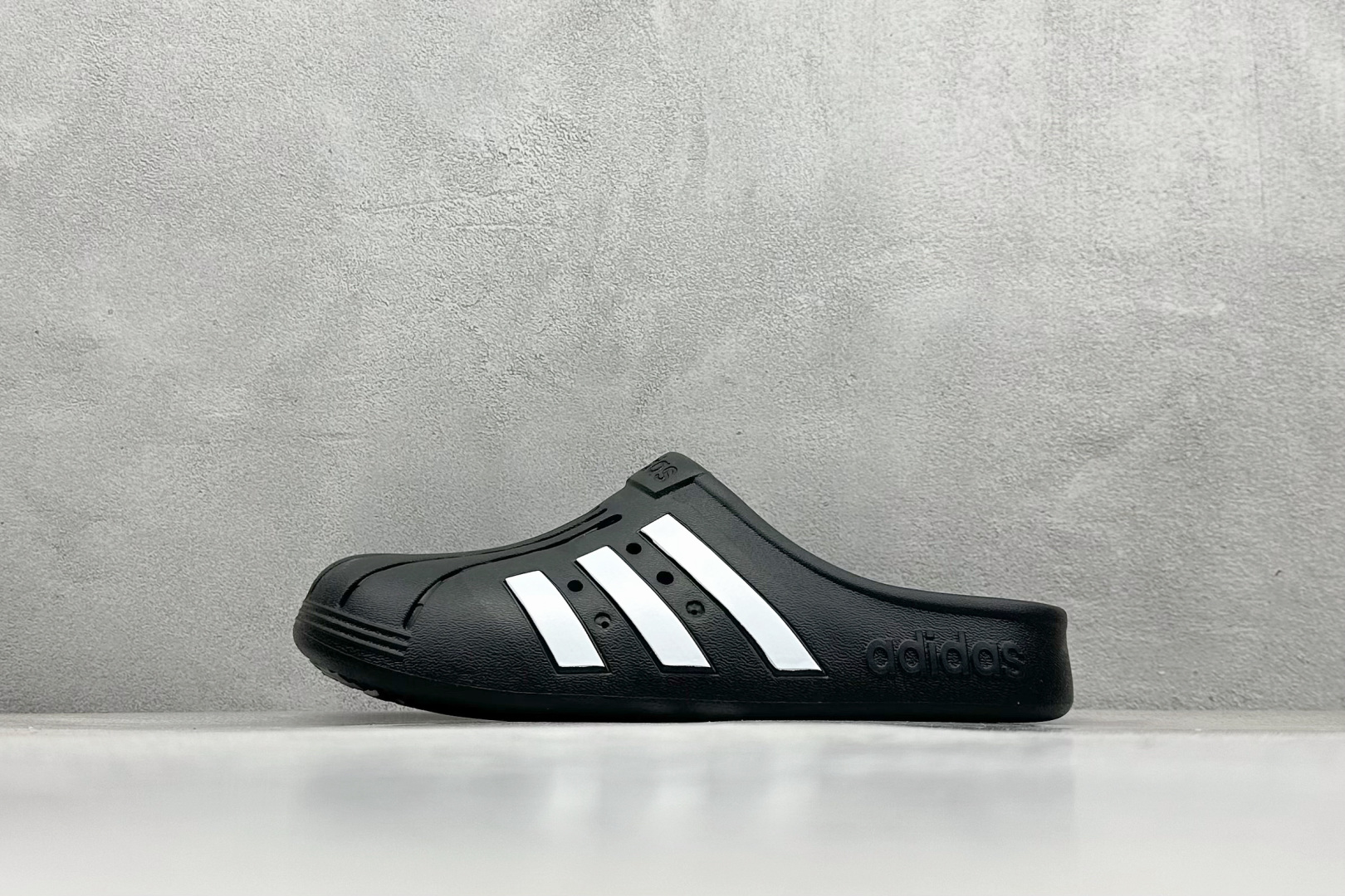 90  YH版AD Adilette Clogs 外穿一体成型防滑运动拖鞋  GZ5886