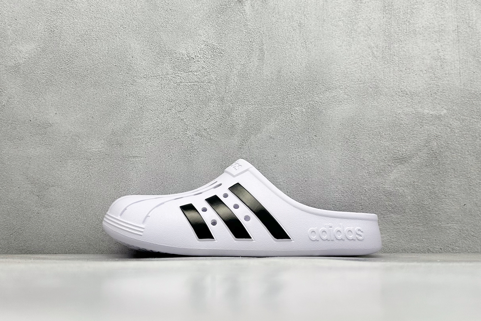 90  YH版AD Adilette Clogs 外穿一体成型防滑运动拖鞋  FY8970