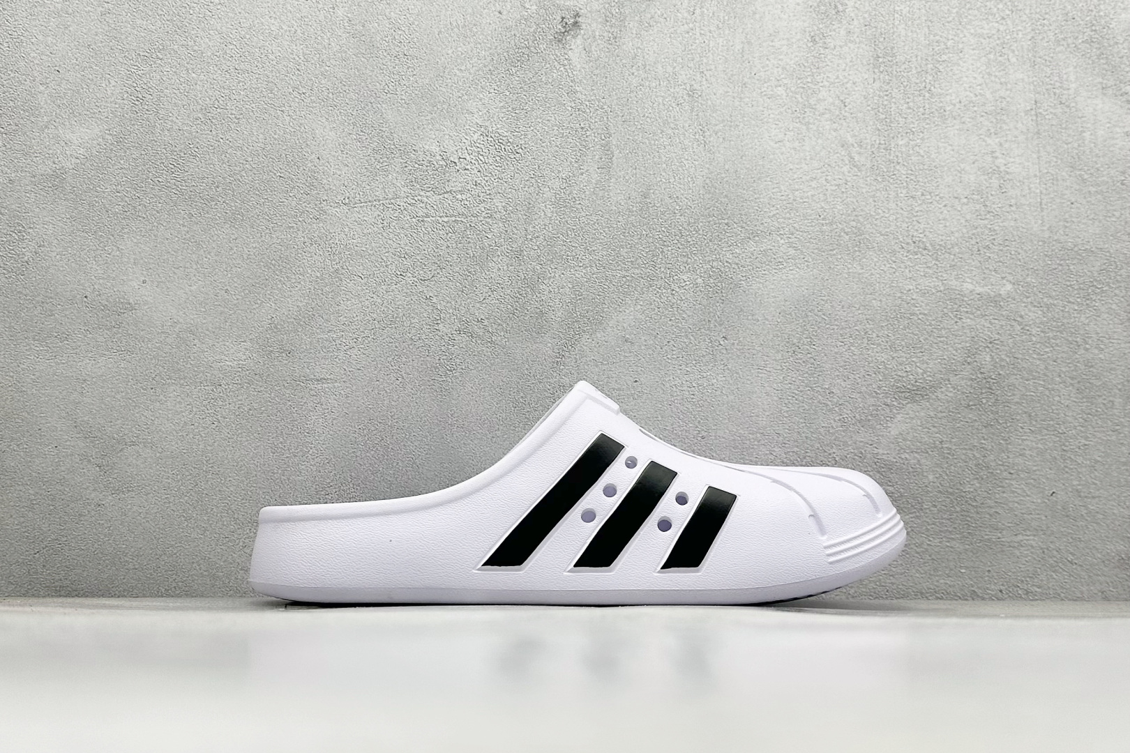 90  YH版AD Adilette Clogs 外穿一体成型防滑运动拖鞋  FY8970