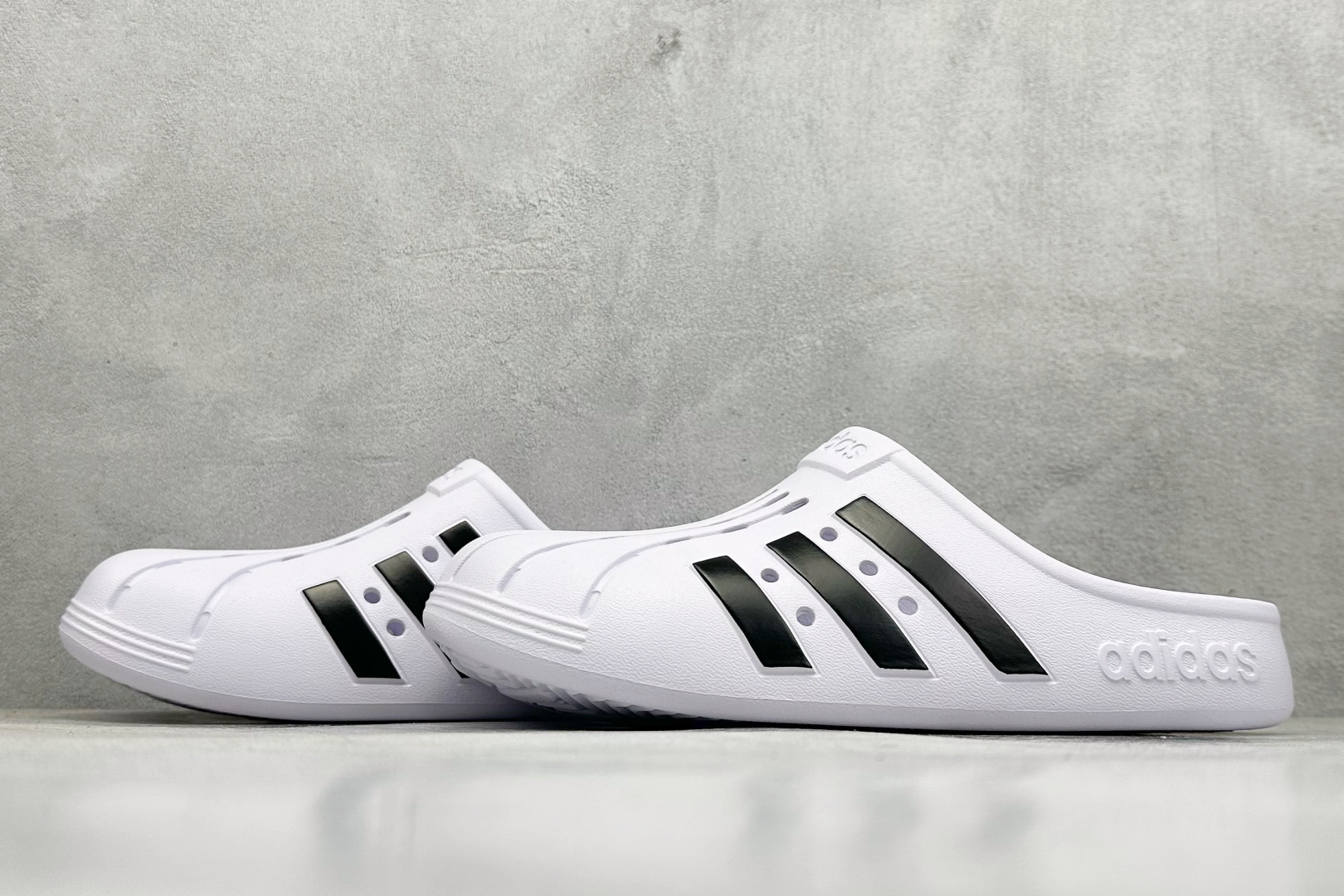 90  YH版AD Adilette Clogs 外穿一体成型防滑运动拖鞋  FY8970
