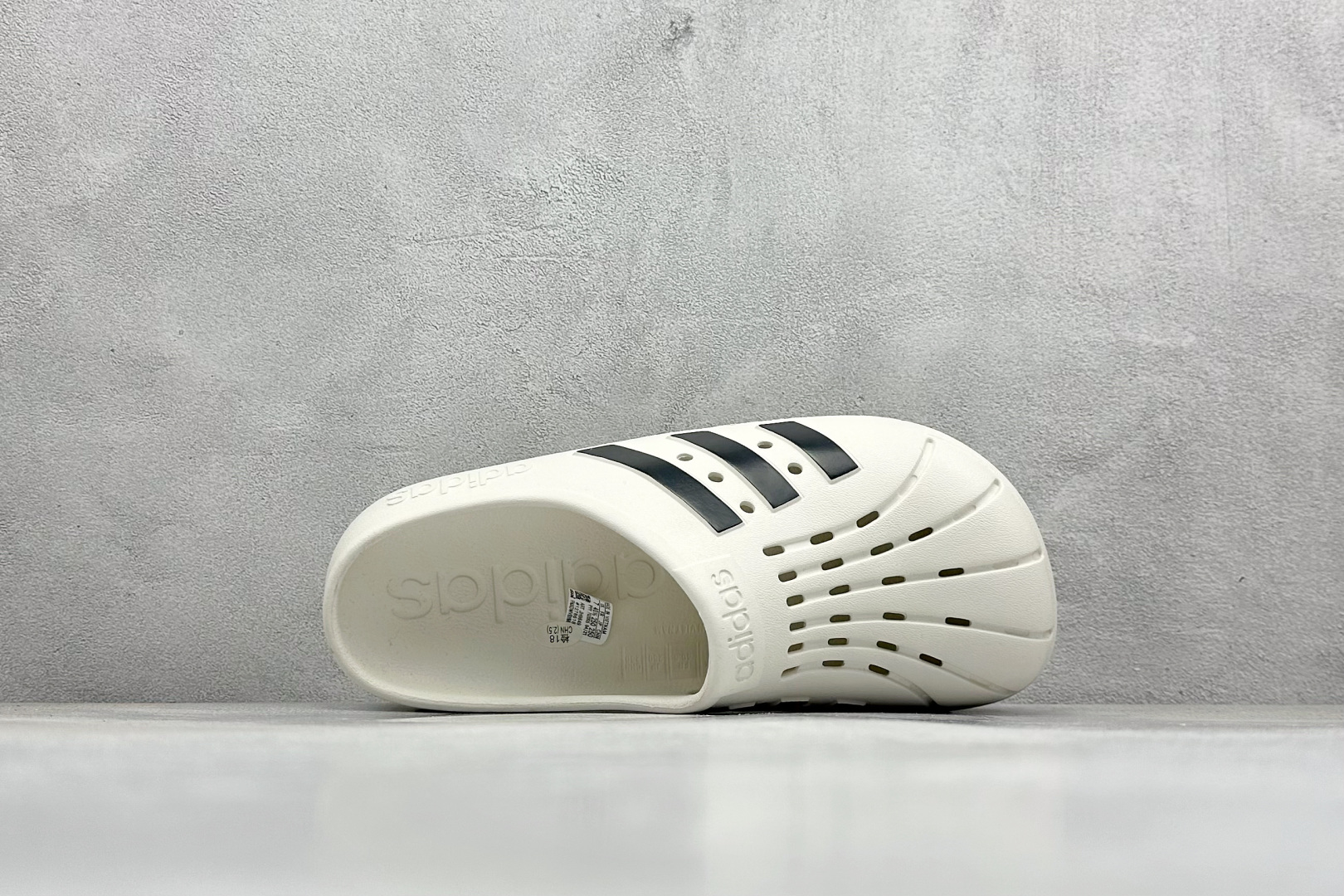 90  YH版AD Adilette Clogs 外穿一体成型防滑运动拖鞋 JH9849