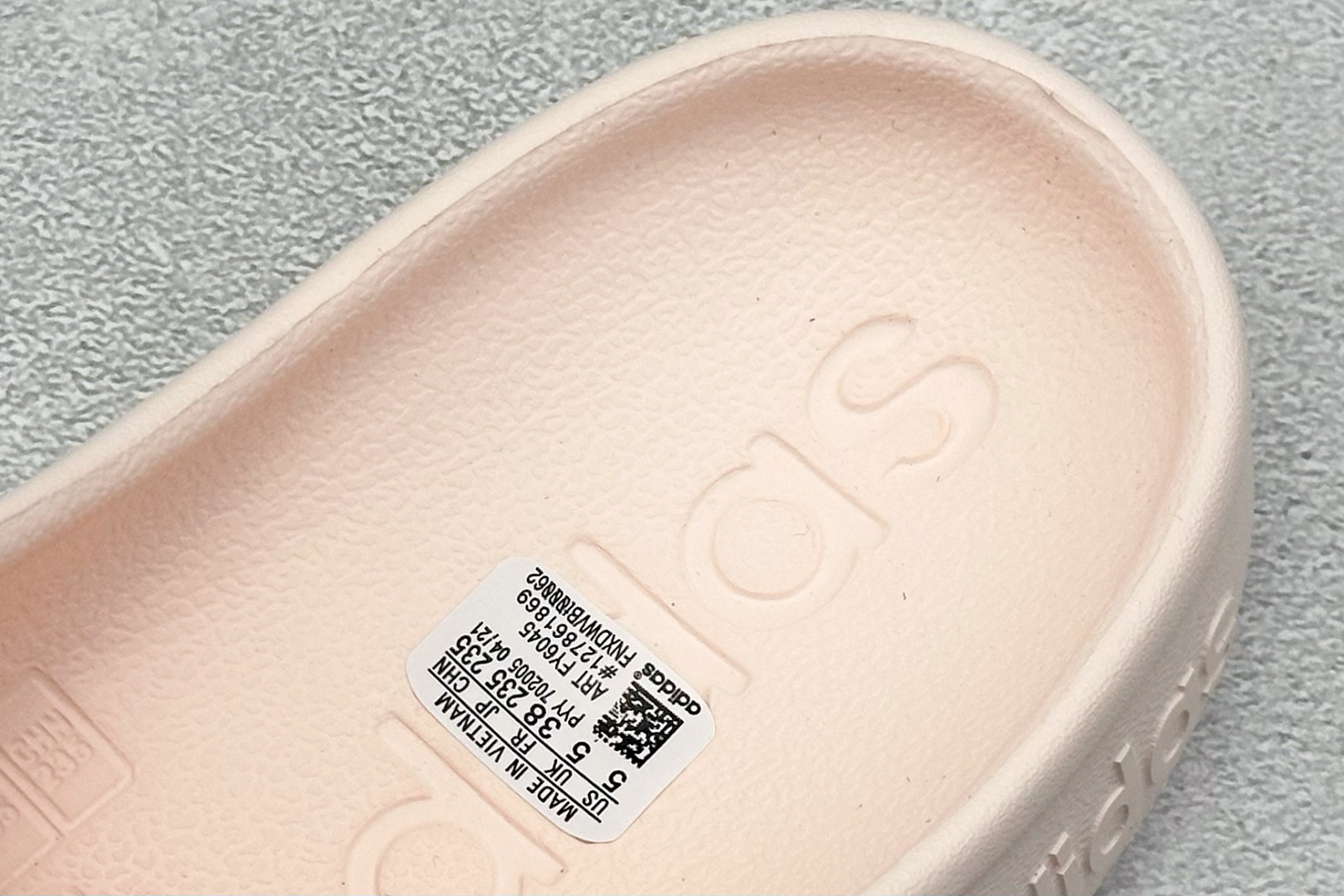 90  YH版AD Adilette Clogs 外穿一体成型防滑运动拖鞋  FY6045