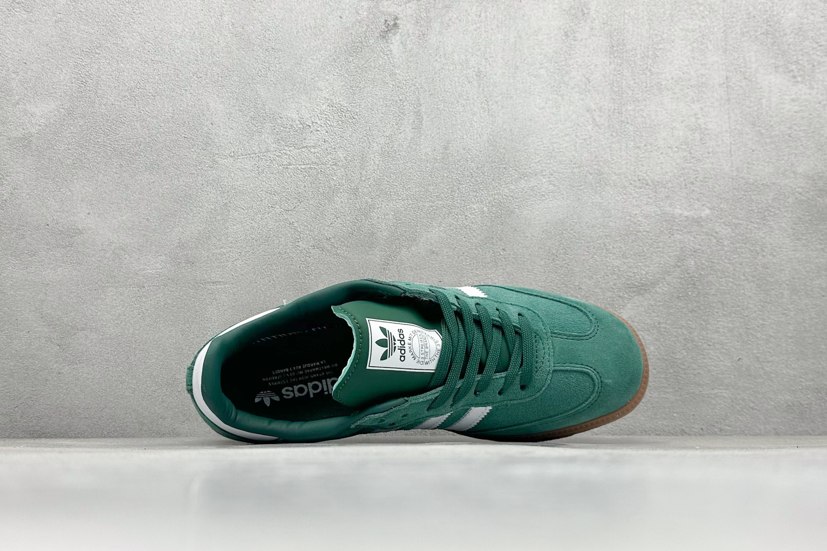 图片[3]-YH长青福利  AD Original Samba OG 复古经典轻便板鞋 带有装饰的超锁缝制和无缝的手感 柔软、柔软的皮革造型和标志性的3条纹完成了精致的外观 正规合身鞋带 鞋面上有绒面鞋垫 橡胶鞋底 享受正畸套筒软感 自50年代首次亮相以来就一直在赢得粉丝的青睐！ 货号：HP7902-选品中心