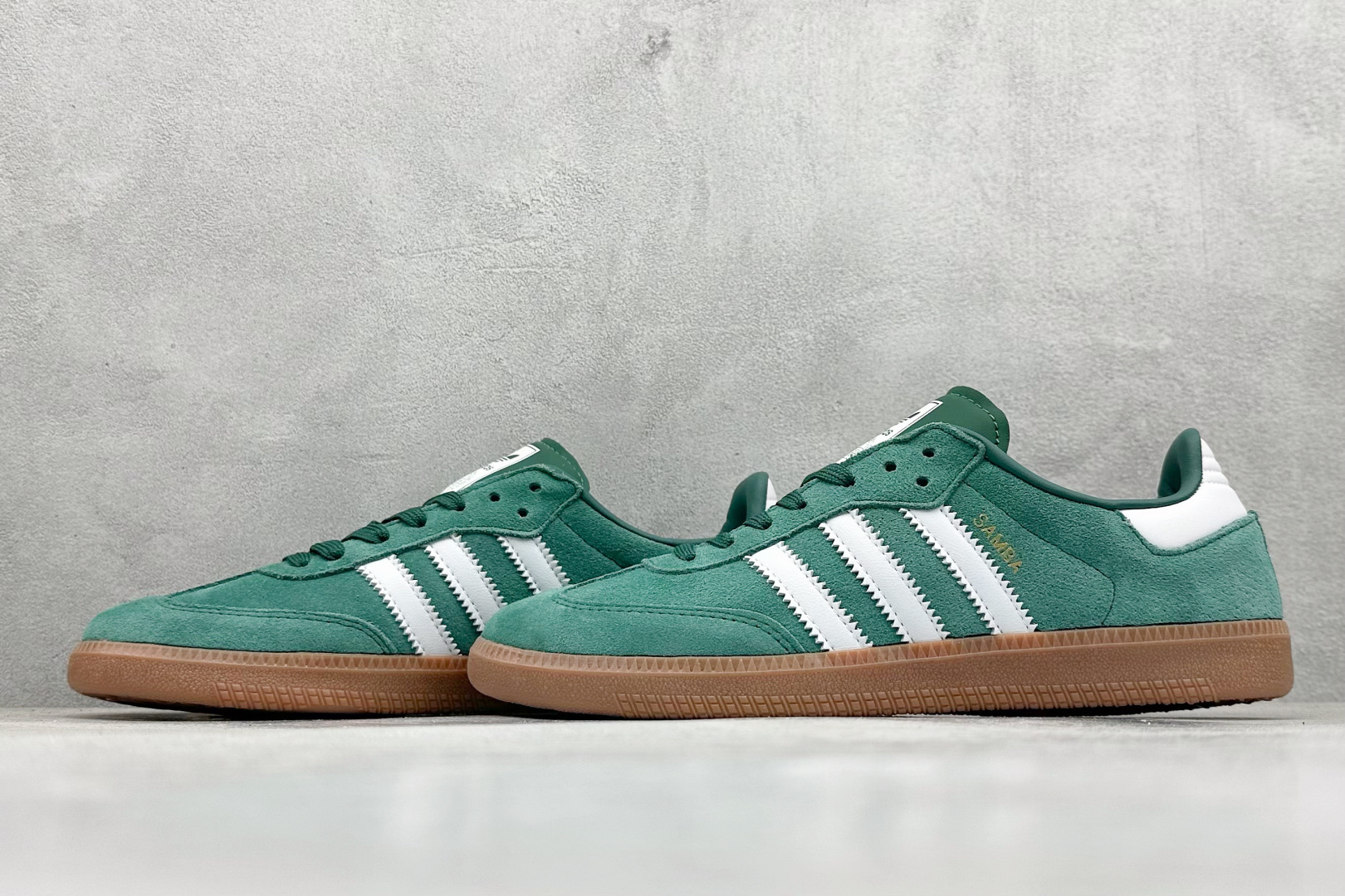 图片[5]-YH长青福利  AD Original Samba OG 复古经典轻便板鞋 带有装饰的超锁缝制和无缝的手感 柔软、柔软的皮革造型和标志性的3条纹完成了精致的外观 正规合身鞋带 鞋面上有绒面鞋垫 橡胶鞋底 享受正畸套筒软感 自50年代首次亮相以来就一直在赢得粉丝的青睐！ 货号：HP7902-选品中心