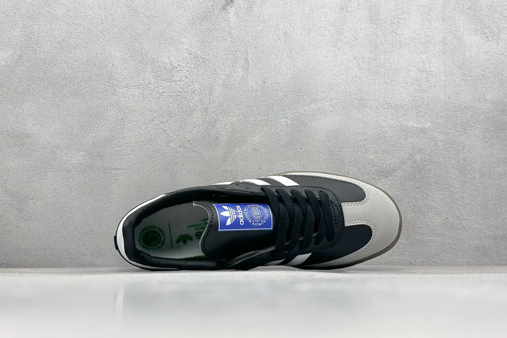 图片[3]-YH长青福利  AD Original Samba OG 复古经典轻便板鞋 带有装饰的超锁缝制和无缝的手感 柔软、柔软的皮革造型和标志性的3条纹完成了精致的外观 正规合身鞋带 鞋面上有绒面鞋垫 橡胶鞋底 享受正畸套筒软感 自50年代首次亮相以来就一直在赢得粉丝的青睐！ 货号：FX9042-选品中心