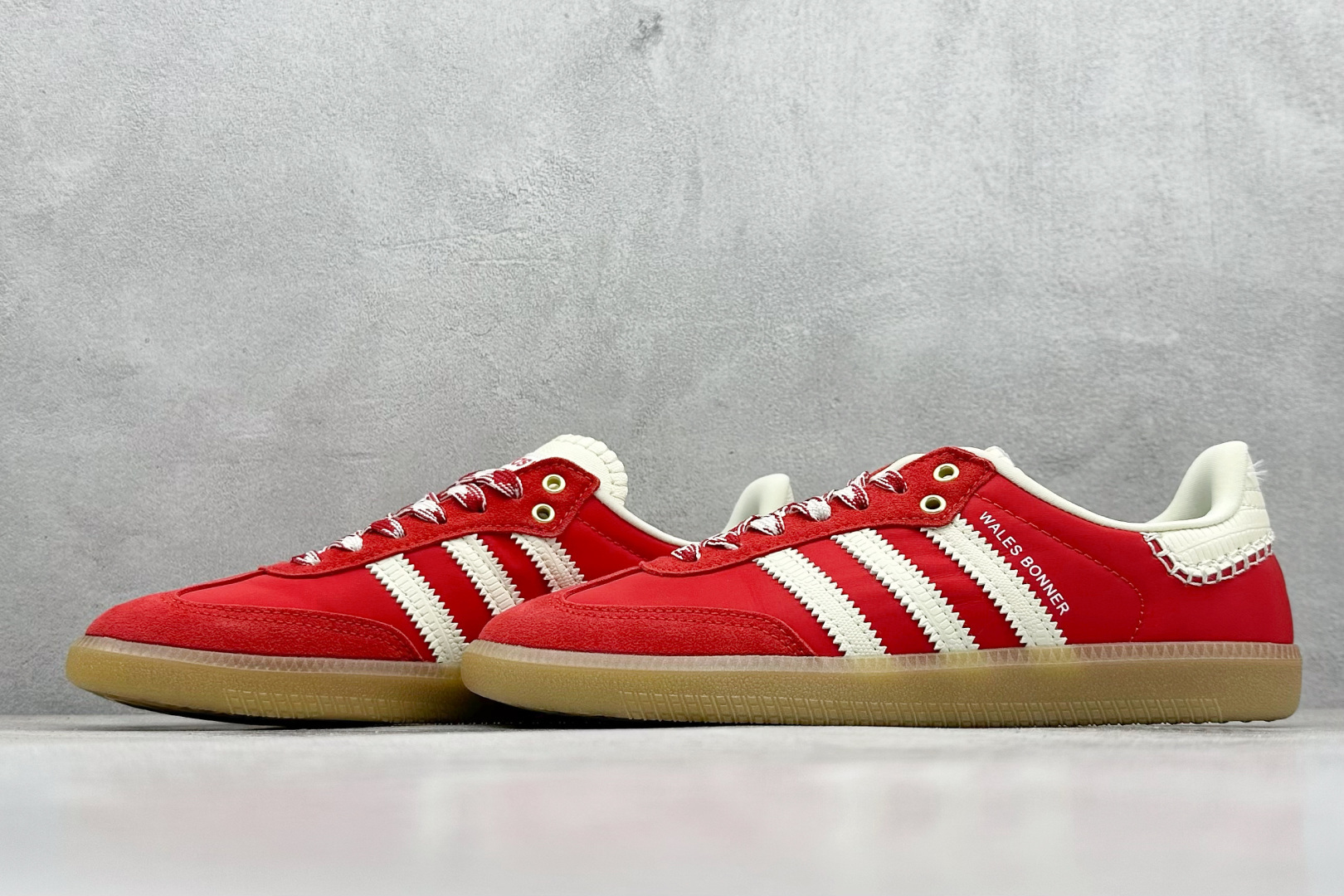 图片[5]-YH长青福利  AD Original Samba OG 复古经典轻便板鞋 带有装饰的超锁缝制和无缝的手感 柔软、柔软的皮革造型和标志性的3条纹完成了精致的外观 正规合身鞋带 鞋面上有绒面鞋垫 橡胶鞋底 享受正畸套筒软感 自50年代首次亮相以来就一直在赢得粉丝的青睐！ 货号：GY6612-选品中心