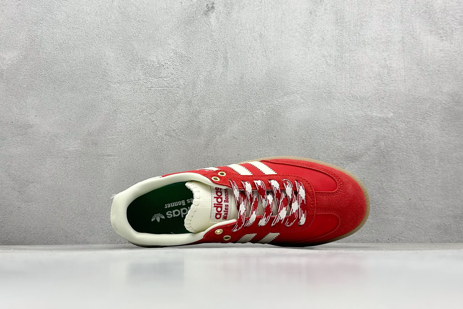 图片[3]-YH长青福利  AD Original Samba OG 复古经典轻便板鞋 带有装饰的超锁缝制和无缝的手感 柔软、柔软的皮革造型和标志性的3条纹完成了精致的外观 正规合身鞋带 鞋面上有绒面鞋垫 橡胶鞋底 享受正畸套筒软感 自50年代首次亮相以来就一直在赢得粉丝的青睐！ 货号：GY6612-选品中心