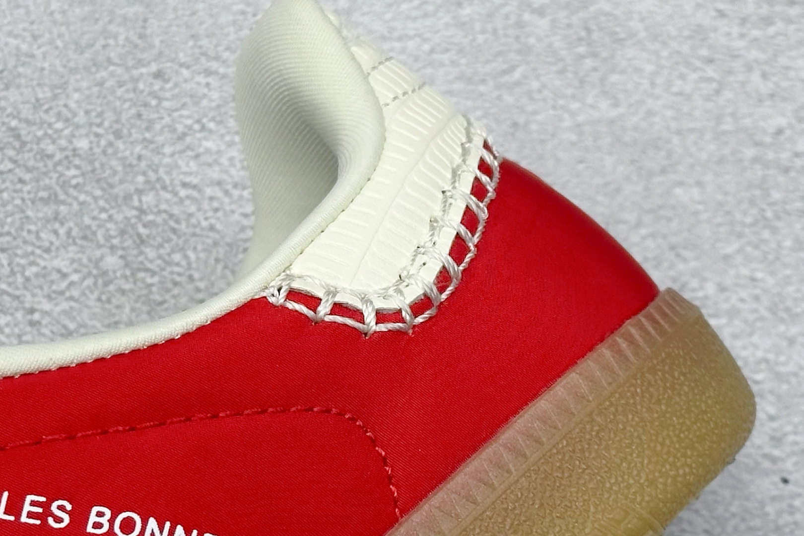 图片[9]-YH长青福利  AD Original Samba OG 复古经典轻便板鞋 带有装饰的超锁缝制和无缝的手感 柔软、柔软的皮革造型和标志性的3条纹完成了精致的外观 正规合身鞋带 鞋面上有绒面鞋垫 橡胶鞋底 享受正畸套筒软感 自50年代首次亮相以来就一直在赢得粉丝的青睐！ 货号：GY6612-选品中心