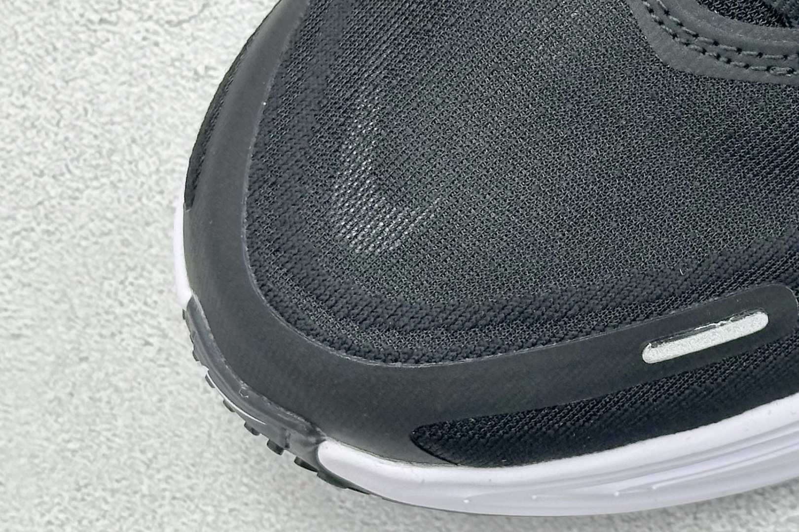 180 Nike Air Zoom Vomero PLUS 全新科技提前原鞋开发 运动跑鞋  HV8150-002