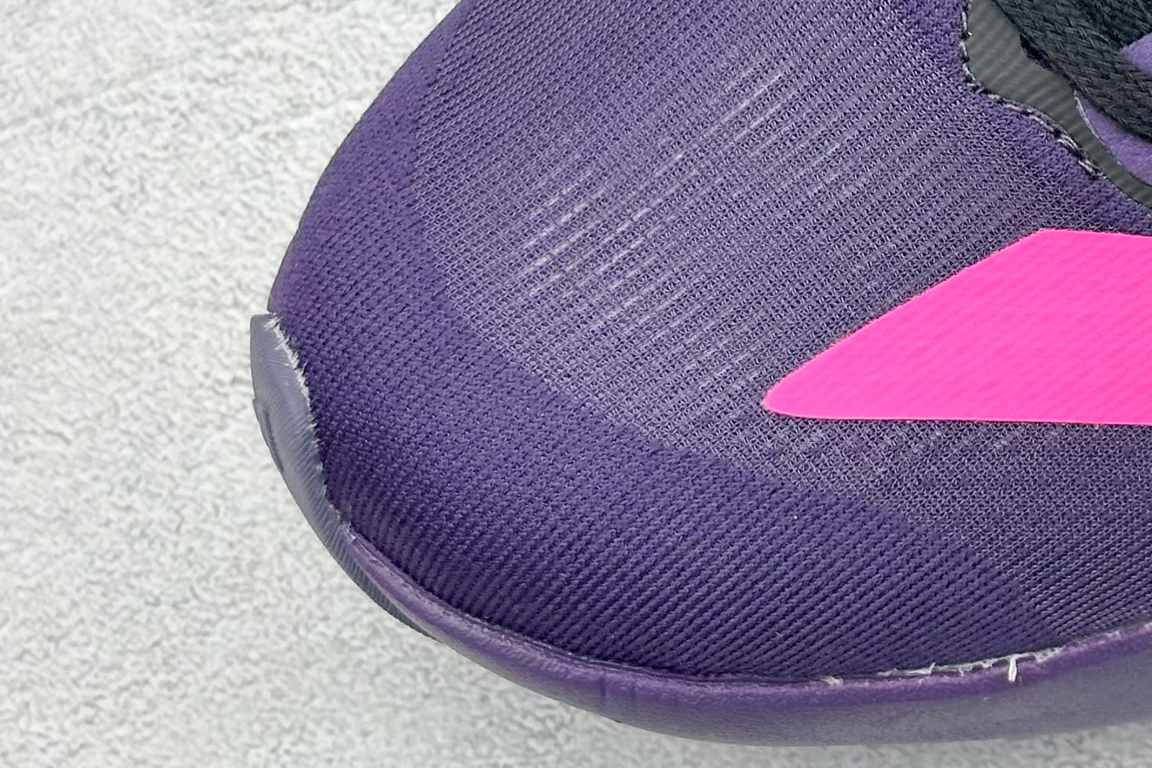 图片[7]-Adidas Adizero Evo SL 阿迪超轻透气缓震跑鞋  整体外观造型与adiZero Adios Pro EVO 1非常相似 中底配置方面搭载全掌Lightstrike Pro 鞋面采用透气网面示人 契合日常训练鞋的定位 更加耐用 外底给到了马牌橡胶 及上代竞速旗舰adidas Adizero Adios Pro 3区域分布 货号： JS4491  尺码：36-45-选品中心