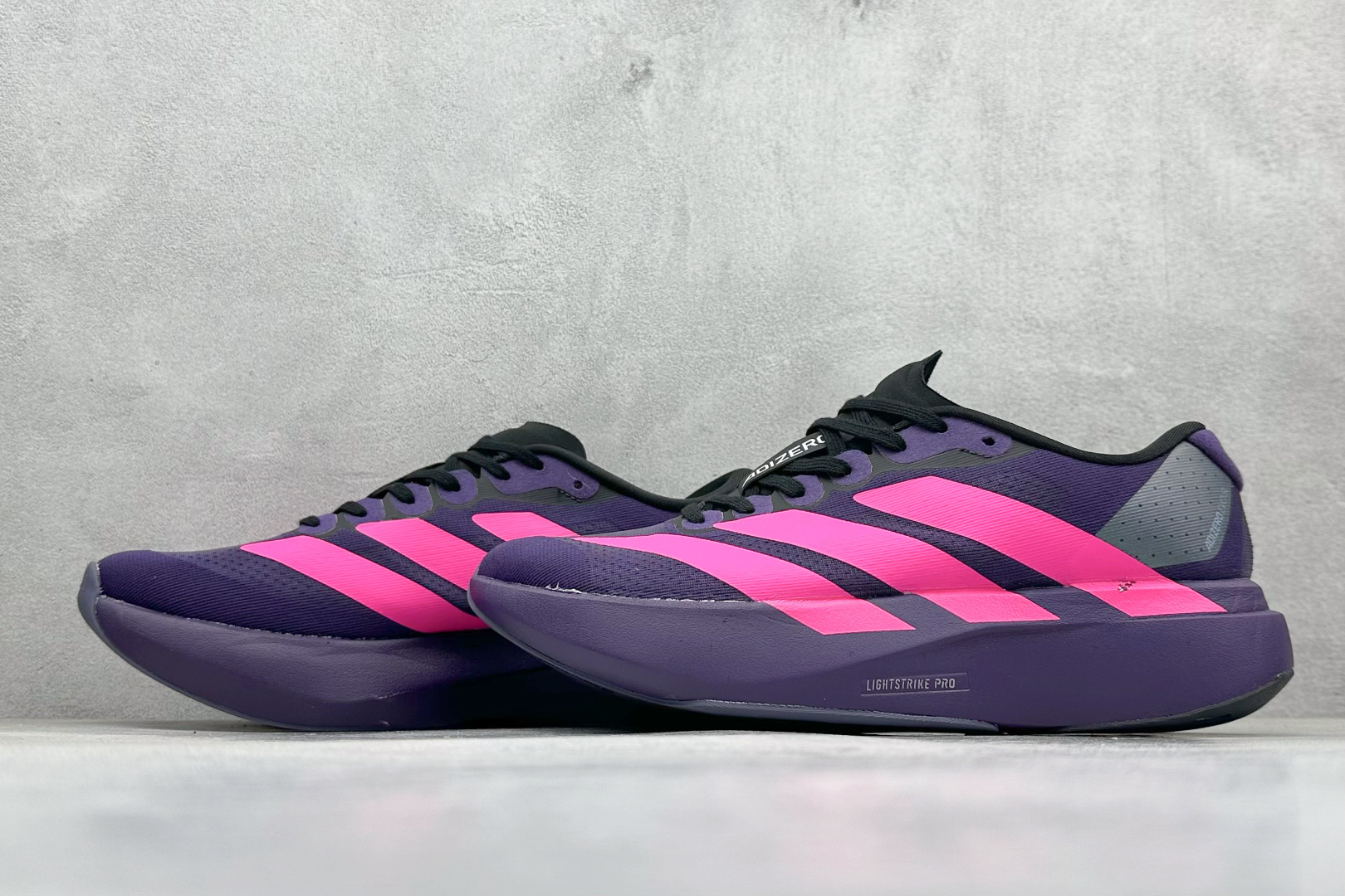 图片[5]-Adidas Adizero Evo SL 阿迪超轻透气缓震跑鞋  整体外观造型与adiZero Adios Pro EVO 1非常相似 中底配置方面搭载全掌Lightstrike Pro 鞋面采用透气网面示人 契合日常训练鞋的定位 更加耐用 外底给到了马牌橡胶 及上代竞速旗舰adidas Adizero Adios Pro 3区域分布 货号： JS4491  尺码：36-45-选品中心