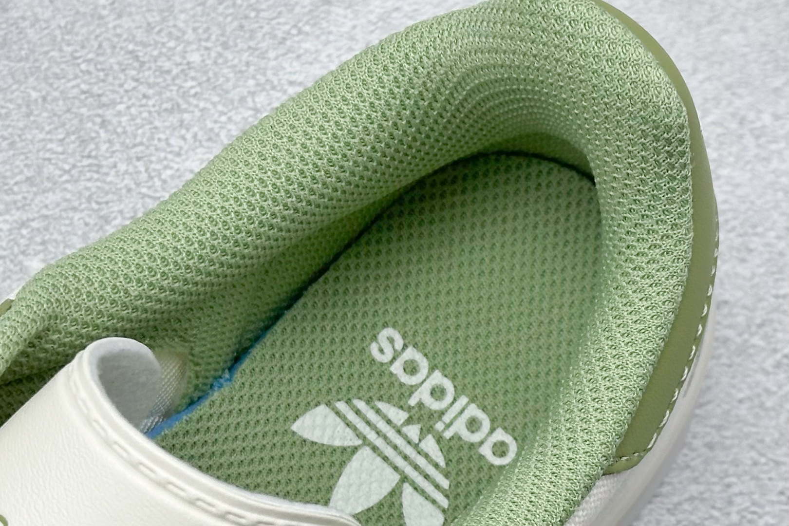 240 adidoriginals Samba OG 绿白拉布布 桑巴舞系列复古经典轻便板鞋 DM1234-019