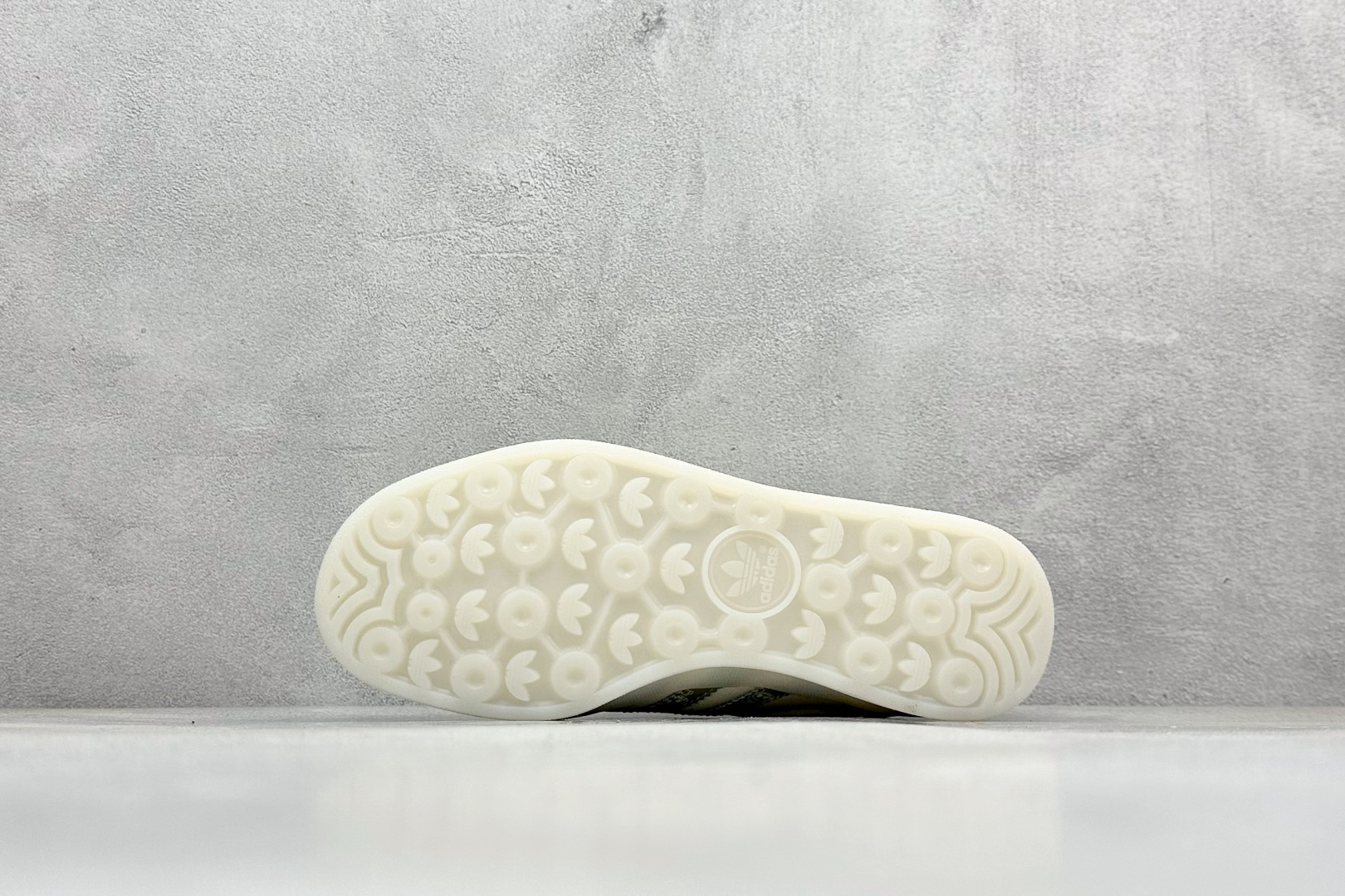 240 adidoriginals Samba OG 绿白拉布布 桑巴舞系列复古经典轻便板鞋 DM1234-019