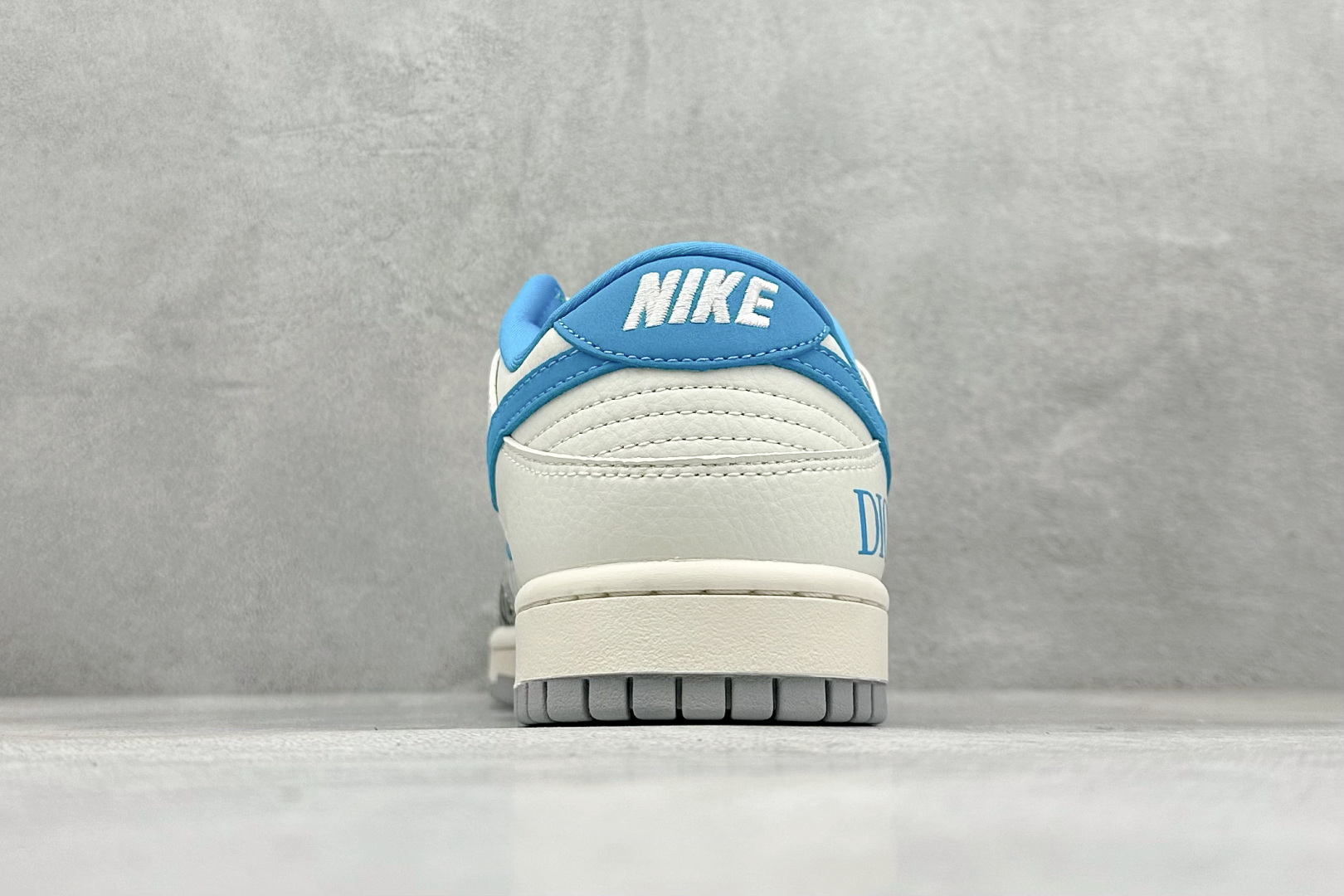 240 Nike SB Dunk Low “迪奥联名---白灰蓝裂纹”高端定制 低帮休闲板鞋 XD1588-223