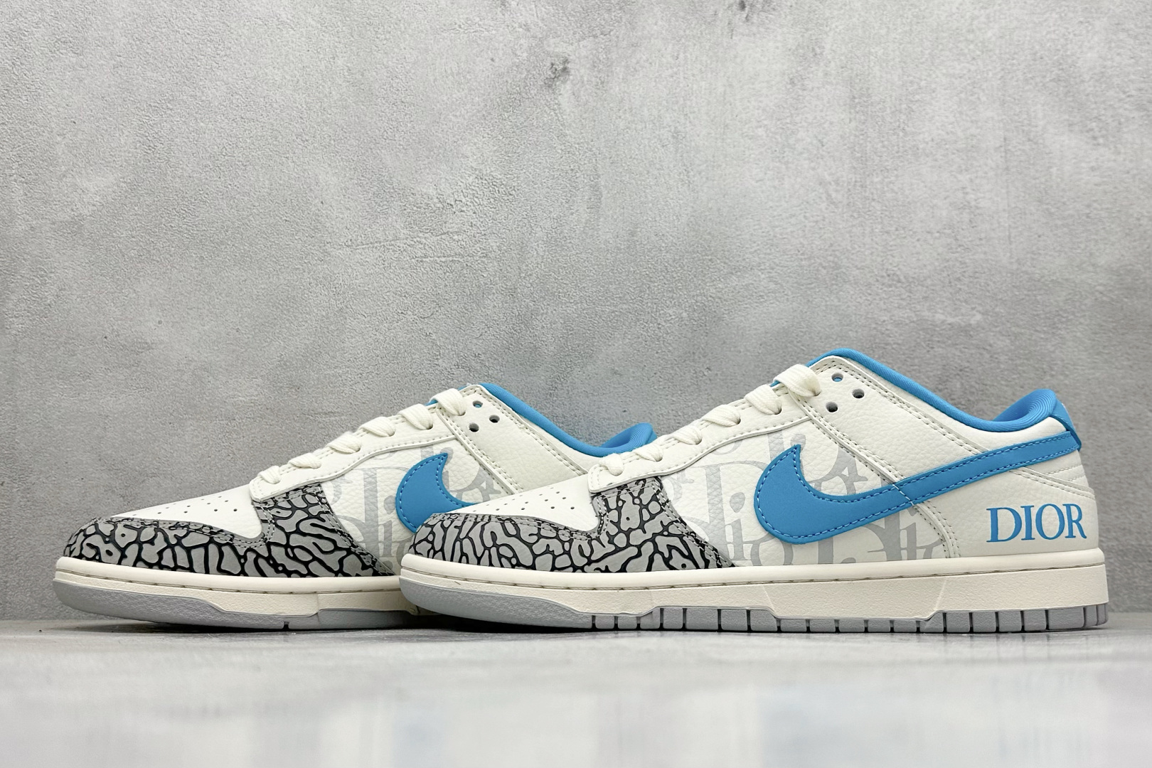 240 Nike SB Dunk Low “迪奥联名---白灰蓝裂纹”高端定制 低帮休闲板鞋 XD1588-223