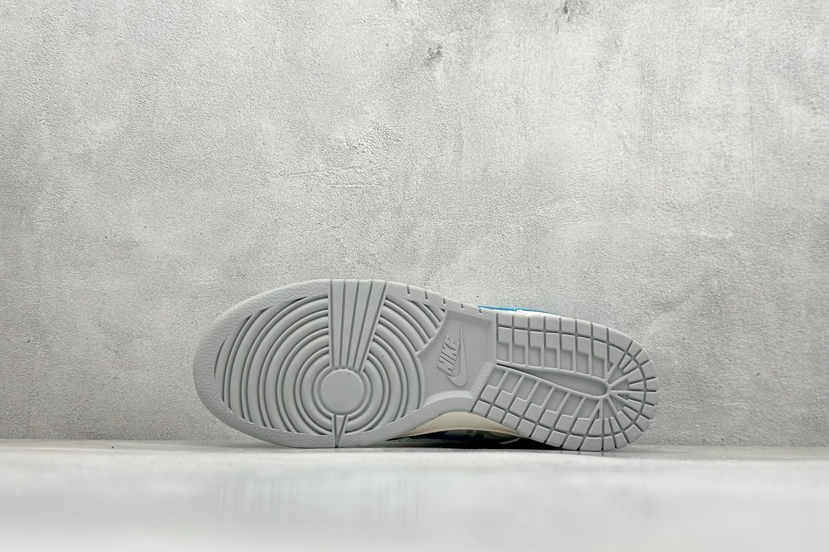 240 Nike SB Dunk Low “迪奥联名---白灰蓝裂纹”高端定制 低帮休闲板鞋 XD1588-223